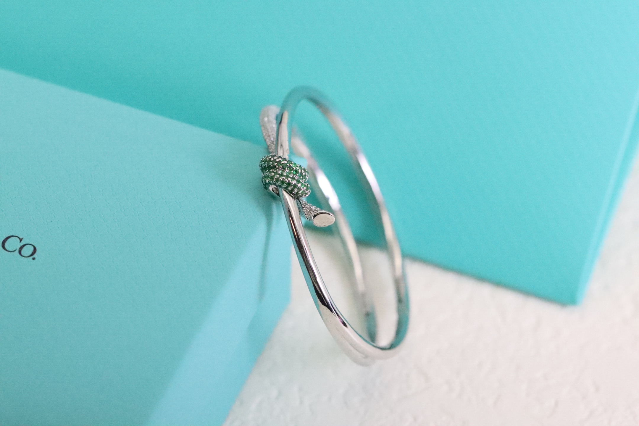 Tiffany & Co. Tiffany&Co. T Knot系列 绿钻绳结手镯