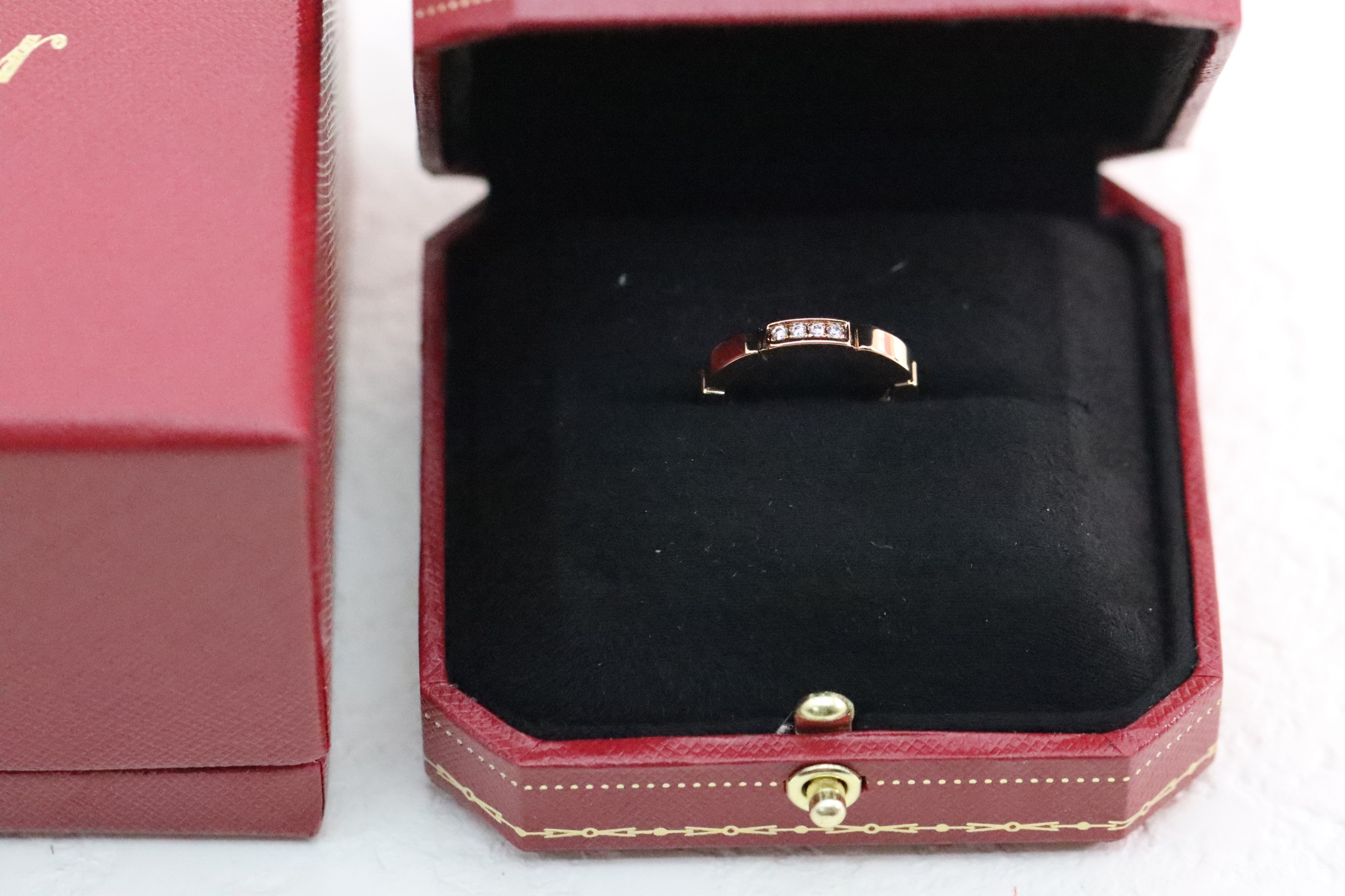 Cartier Cartier 新款镶钻签名情侣戒指 三色可选