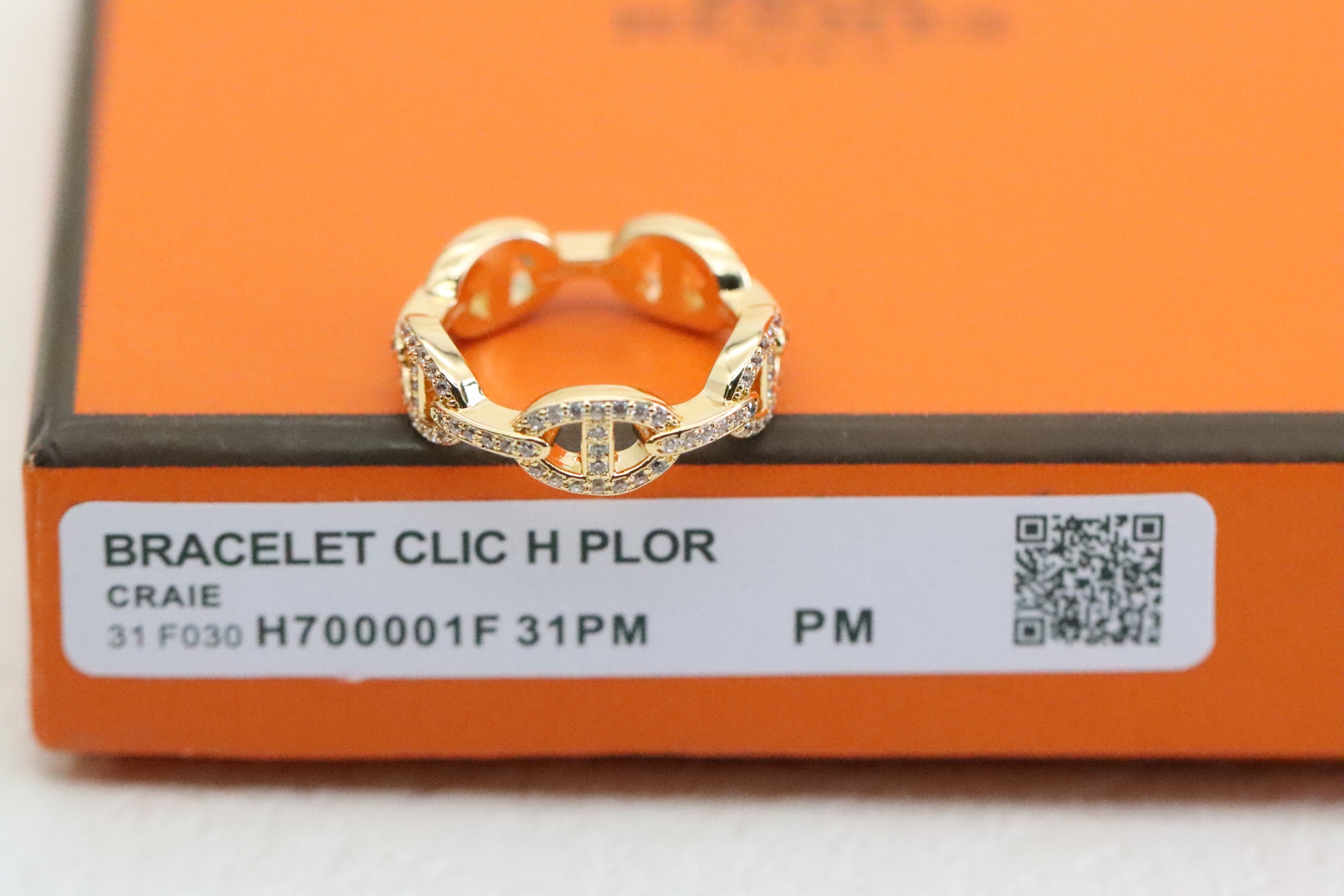 NO:816855,Hermes Pig Nose Rose Gold Full Diamond Farandole Ring Hermes Full Diamond Pig Nose Ring. Exclusively available ~ Celebrities, Internet celebrities, and socialites are all irresistible!  A cool classic logo, an unbeatable element in fashion at all times and at home and abroad, it can be paired with a variety of bracelets, bracelets, and even watches to easily switch to a modern look!  Instagram has exploded in popularity, which shows that its influence in the fashion industry cannot be underestimated!  Size 5-6-7-8 (US size), Hermes ring,hermes,hermes,bracelet,ring,bracelet19860909Hermes 猪鼻子玫瑰金满钻Farandole戒指 爱马仕满钻猪鼻子戒指.独家发售～明星、网红、名媛都难以抗拒！酷劲十足的经典标志,古今中外时尚浪尖上的不败元素,搭配各种手镯、手链,甚至是手表轻松切换花样摩登造型！ins爆红,可见在潮流界影响力不容小觑！ 码数5-6-7-8（美码）,爱马仕戒指,hermes,hermes,bracelet,ring,bracelet,Jewelry