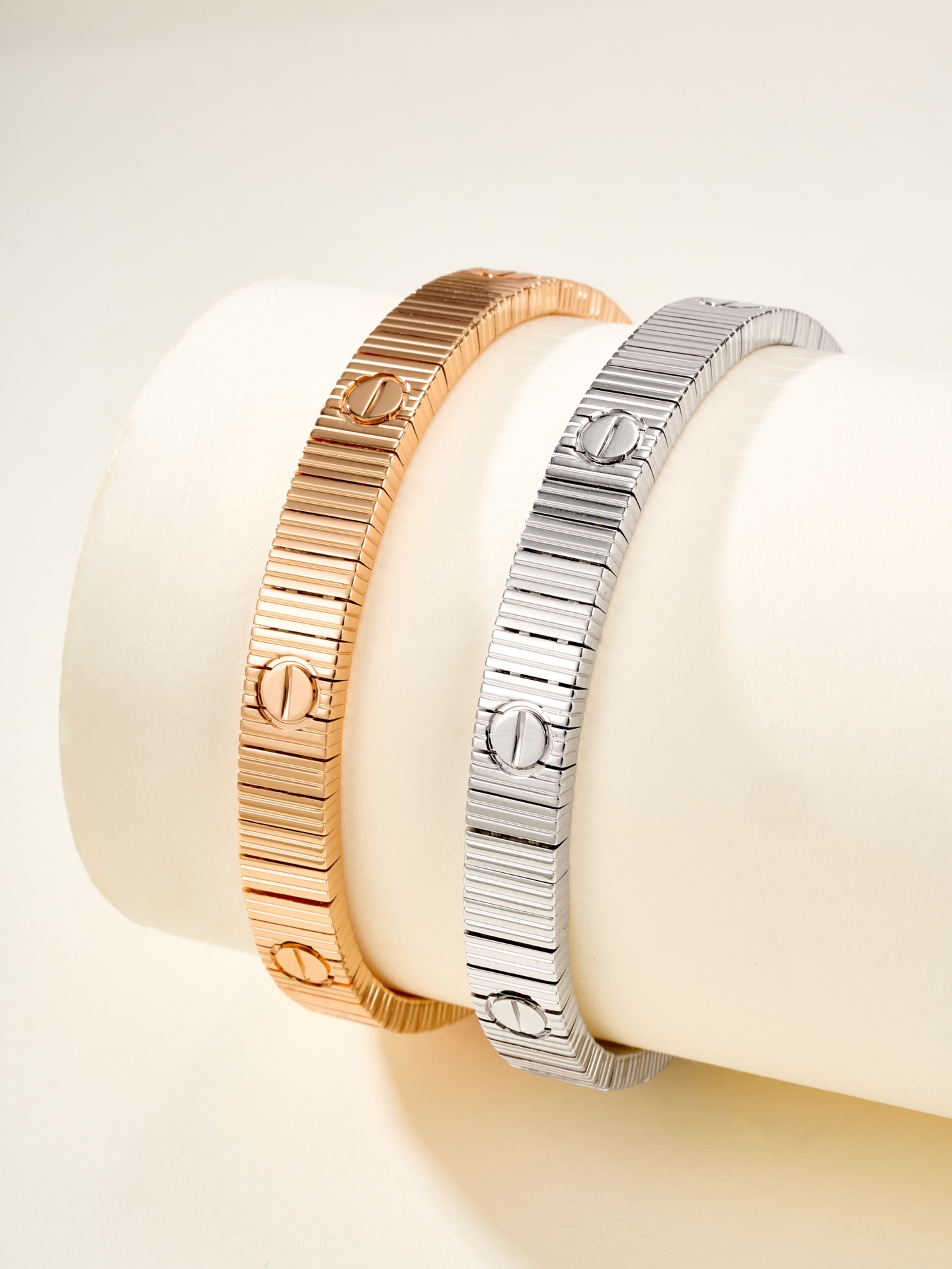 Cartier Cartier Love银色 玫瑰金 腕链式手镯