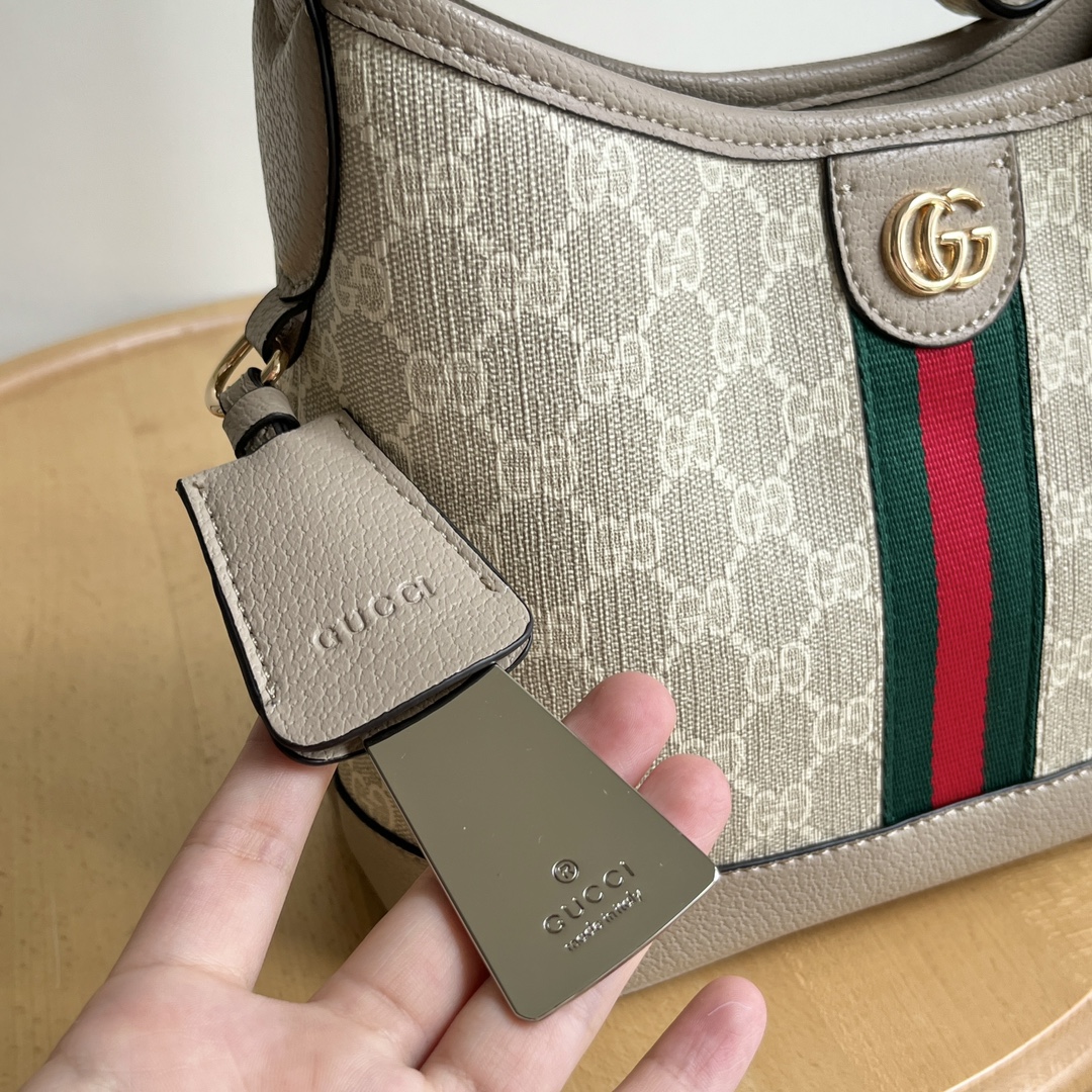 实拍#

型号 
尺寸 23/21/12cm 

Gucci Ophidia hobo腋下包
今天的气场