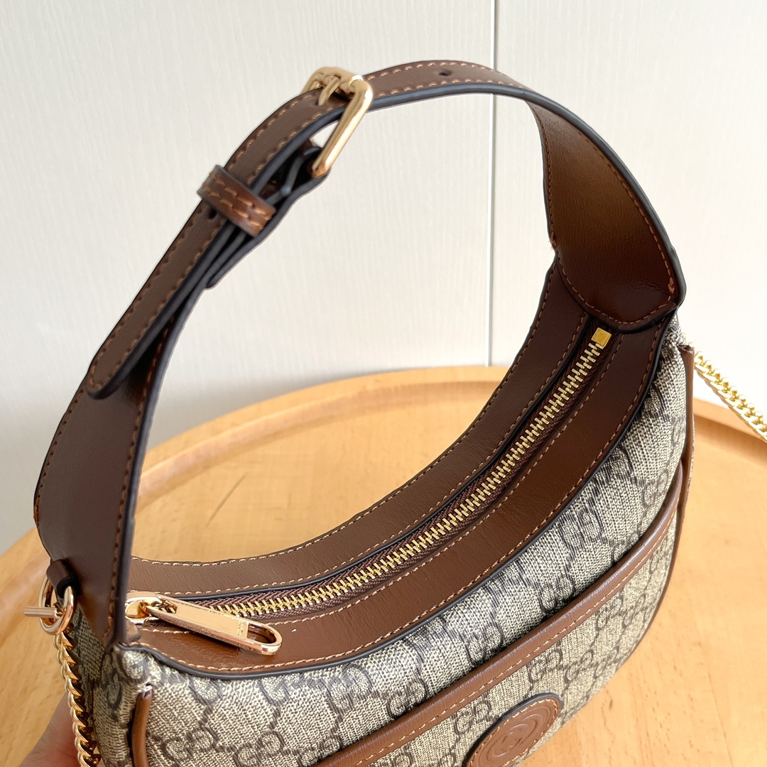 实拍#

款号：
尺寸；22x 12.5x 5cm

GG半月造型迷你手袋，
这款迷你手袋采用新月造型搭