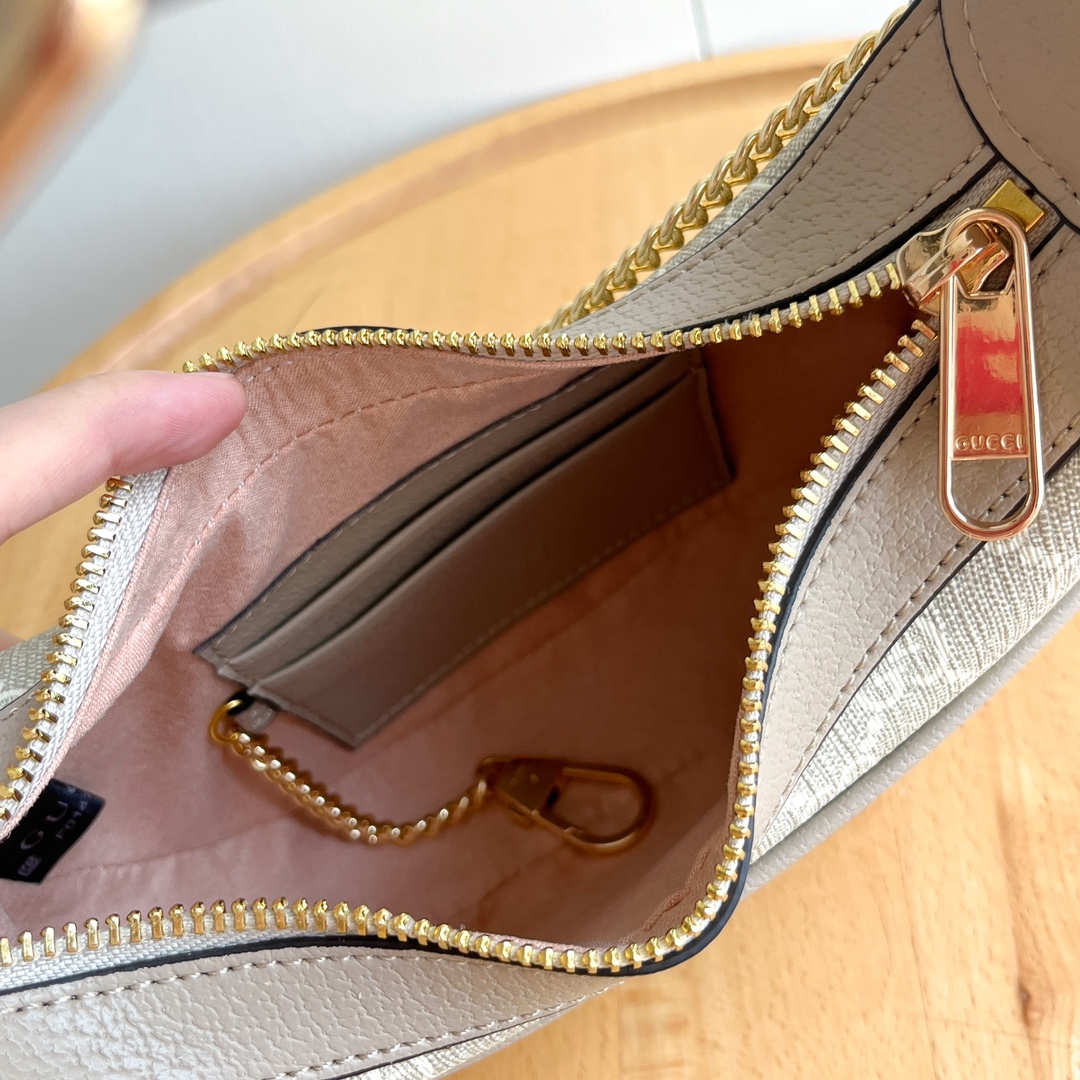 实拍#

款号：
尺寸；22x 12.5x 5cm

GG半月造型迷你手袋，
这款迷你手袋采用新月造型搭