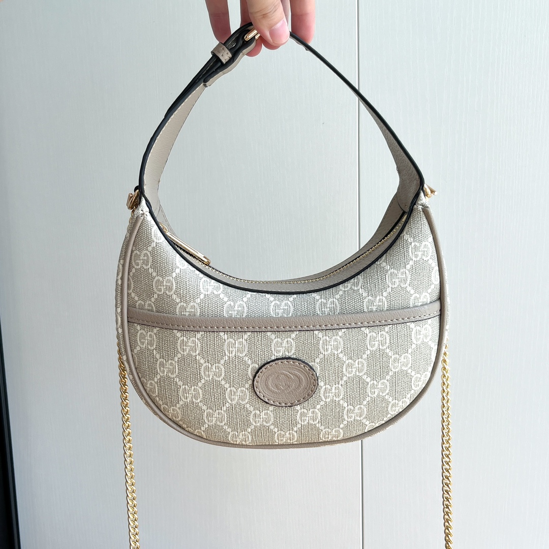 实拍#

款号：
尺寸；22x 12.5x 5cm

GG半月造型迷你手袋，
这款迷你手袋采用新月造型搭