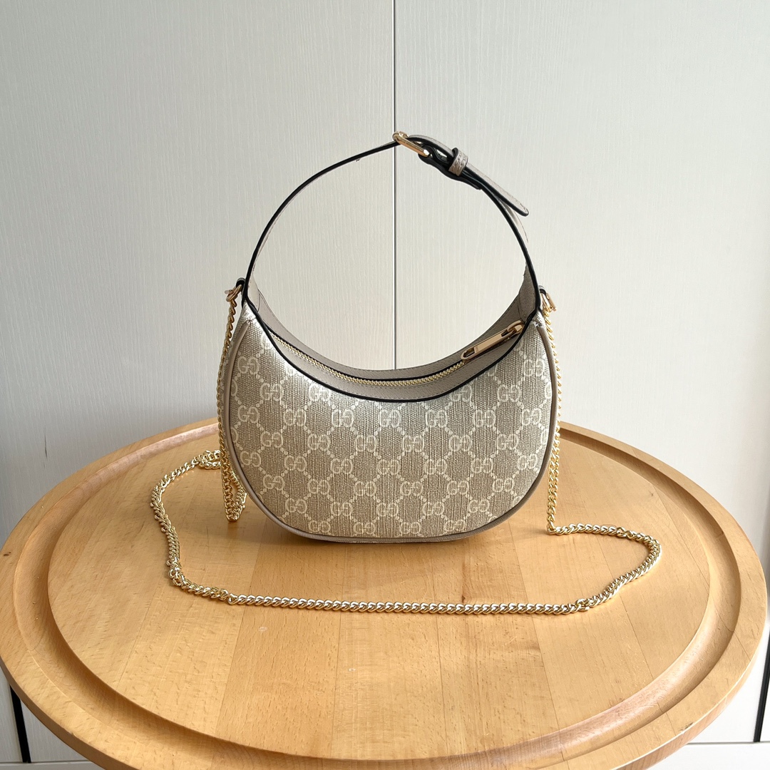 实拍#

款号：
尺寸；22x 12.5x 5cm

GG半月造型迷你手袋，
这款迷你手袋采用新月造型搭