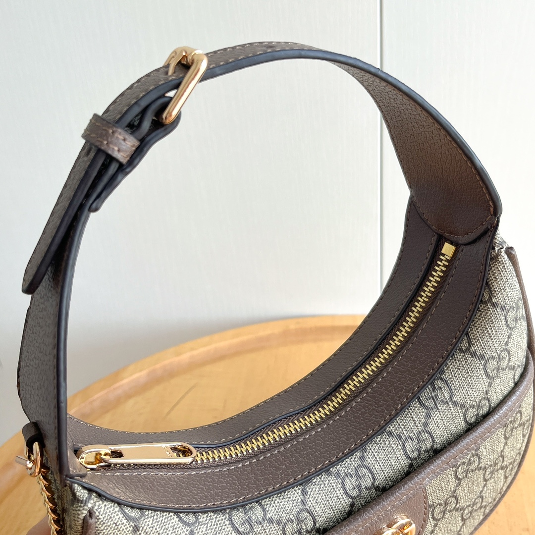 实拍#

款号：
尺寸；22x 12.5x 5cm

GG半月造型迷你手袋，
这款迷你手袋采用新月造型搭