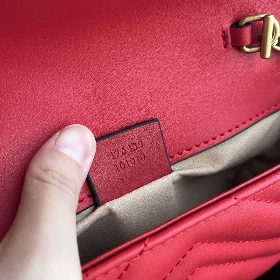 升级版实拍#（牛皮配盒）

款号：红色
尺寸：16.5-5-10cm

GG Nanomarmont 迷