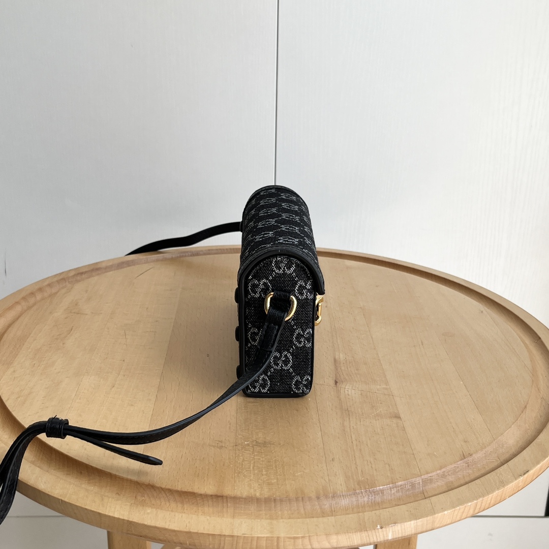 Gucci 699296 Black GG canvas 18 12 5cm crossbody everyday