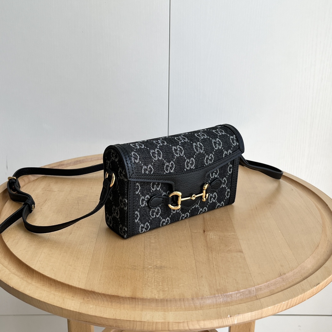 Gucci 699296 Black GG canvas 18 12 5cm crossbody everyday