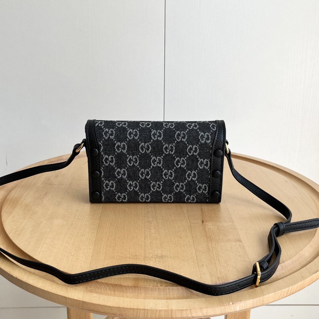 Gucci 699296 Black GG canvas 18 12 5cm crossbody everyday
