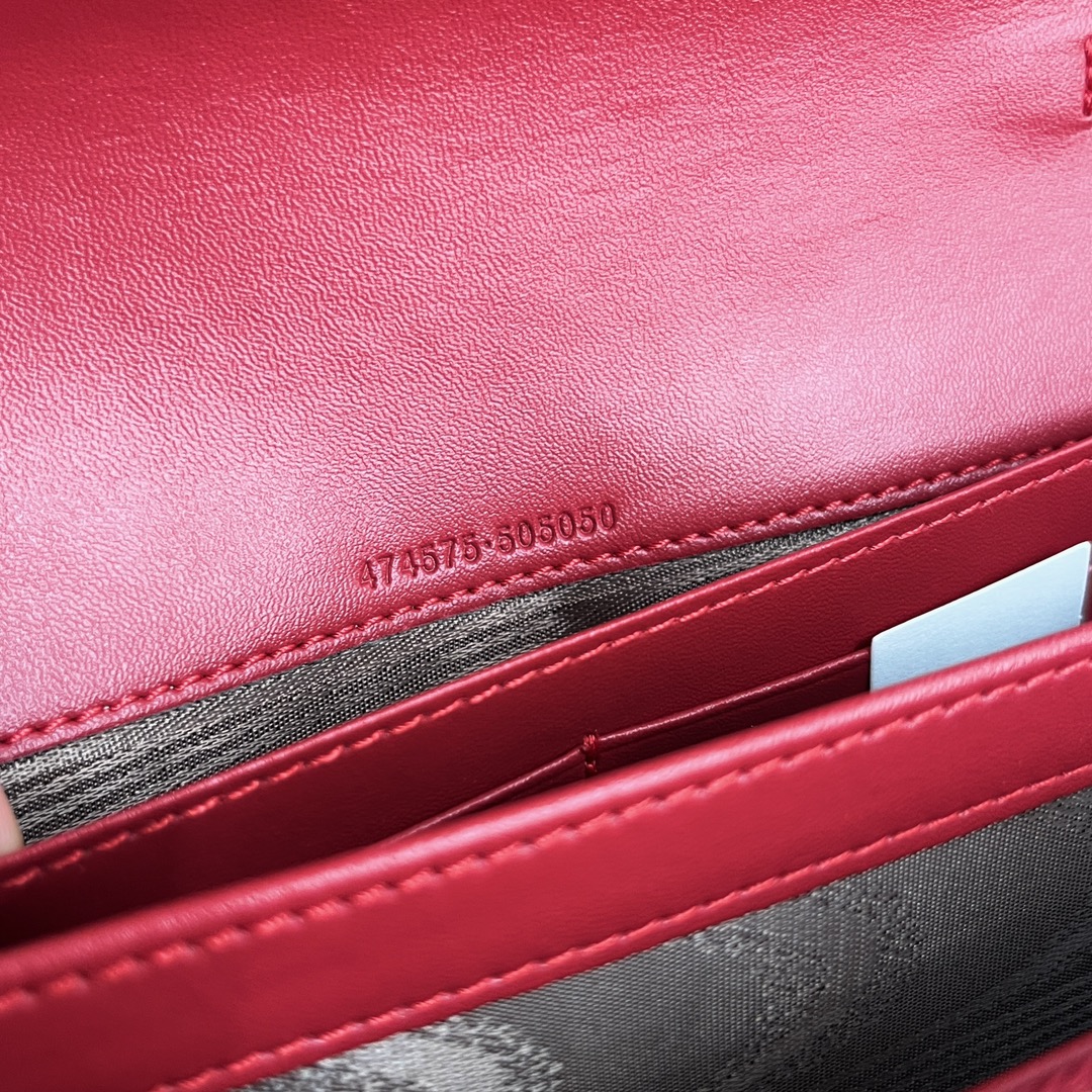 GG Marmont WOCミニチェーンバッグ - 高品質な牛皮使用、便利な多層構造