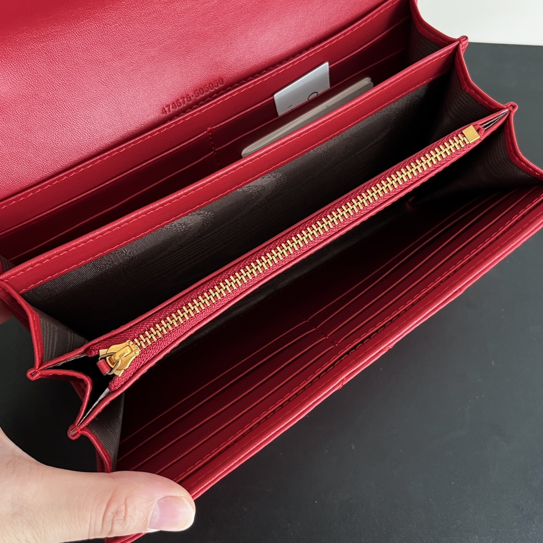 GG Marmont WOCミニチェーンバッグ - 高品質な牛皮使用、便利な多層構造