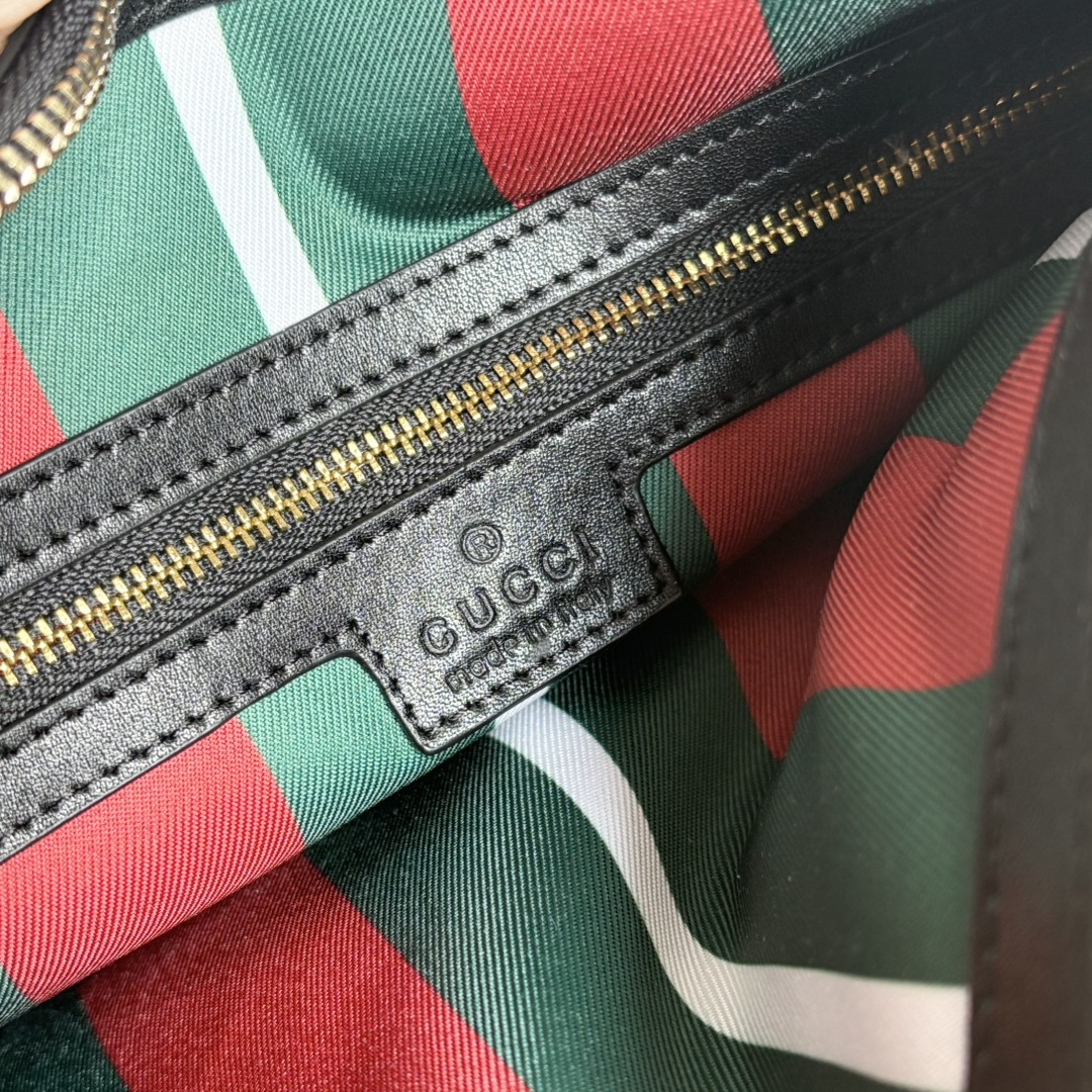 GG Emblem大号肩背包 - 創造的デザインと機能性