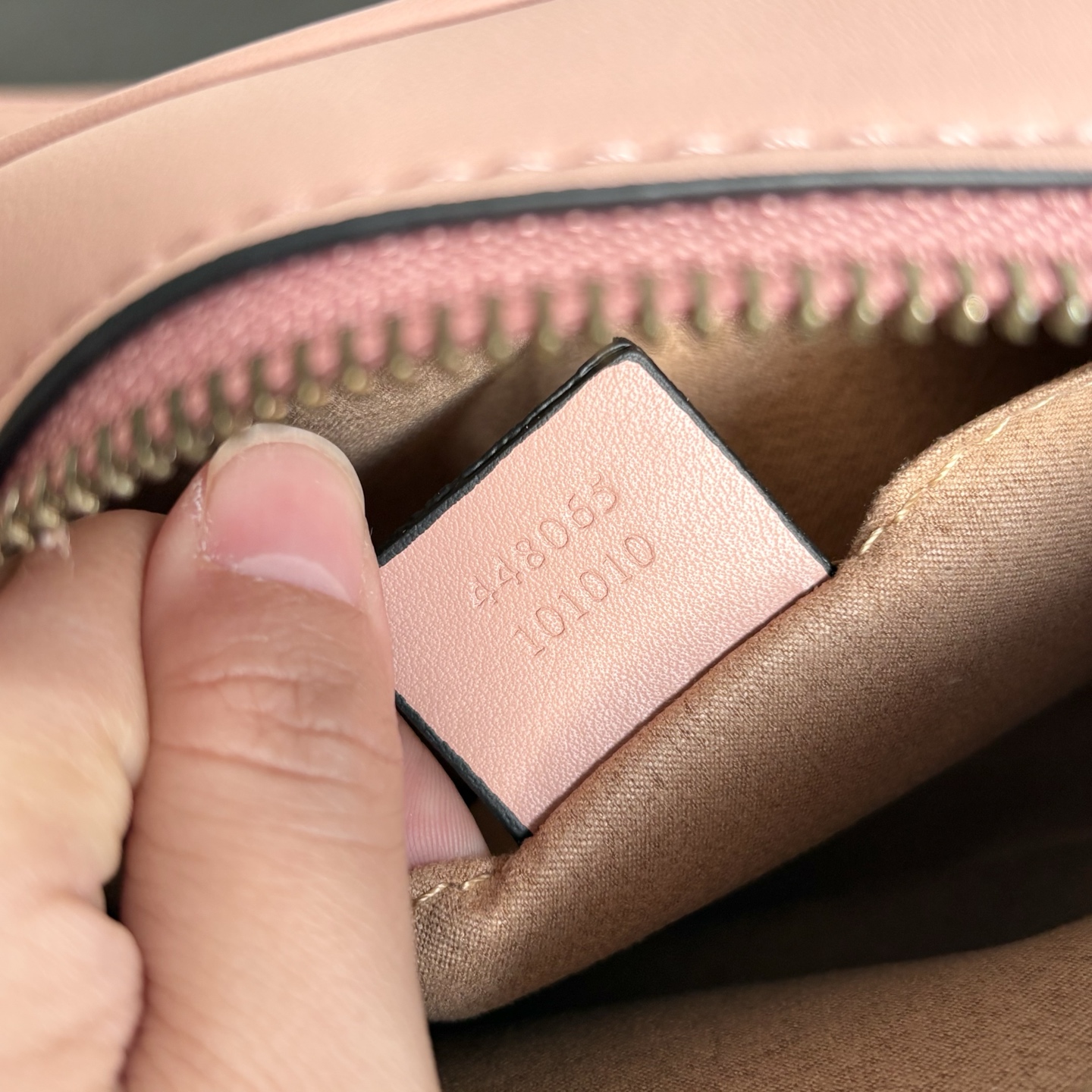 升级版实拍#

型号：裸粉
尺寸：18*12*6牛皮

GG marmont系列nano精致可爱
皮质五