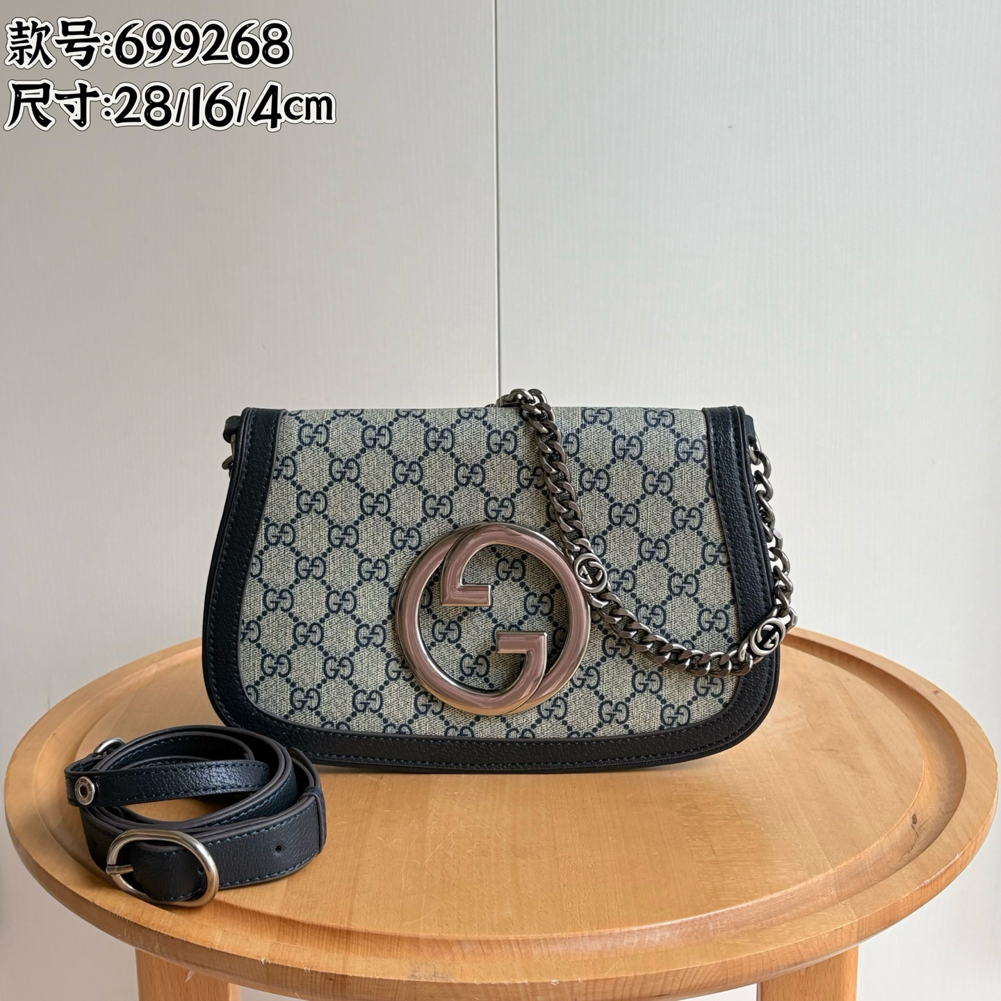 Toma real # Número de modelo: 699268 azul plateado Tamaño: 28/16/4 cm Bolso bandolera de lona de la serie 𝐁𝐥𝐨𝐧𝐝𝐢�…