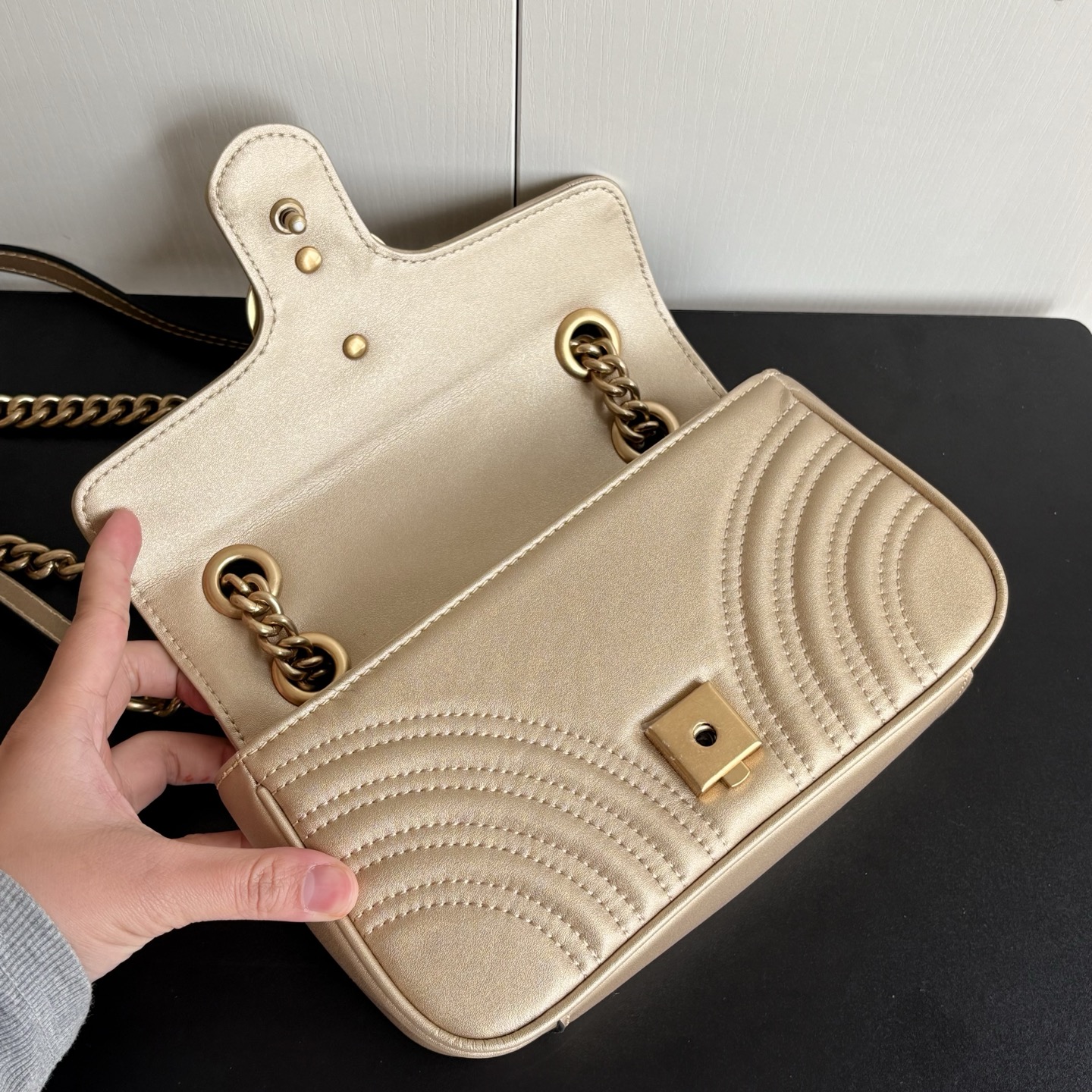 升级版实拍#

款号：
尺寸：22-6-13cm

GG marmont  小号
小号较小可爱 空间容量