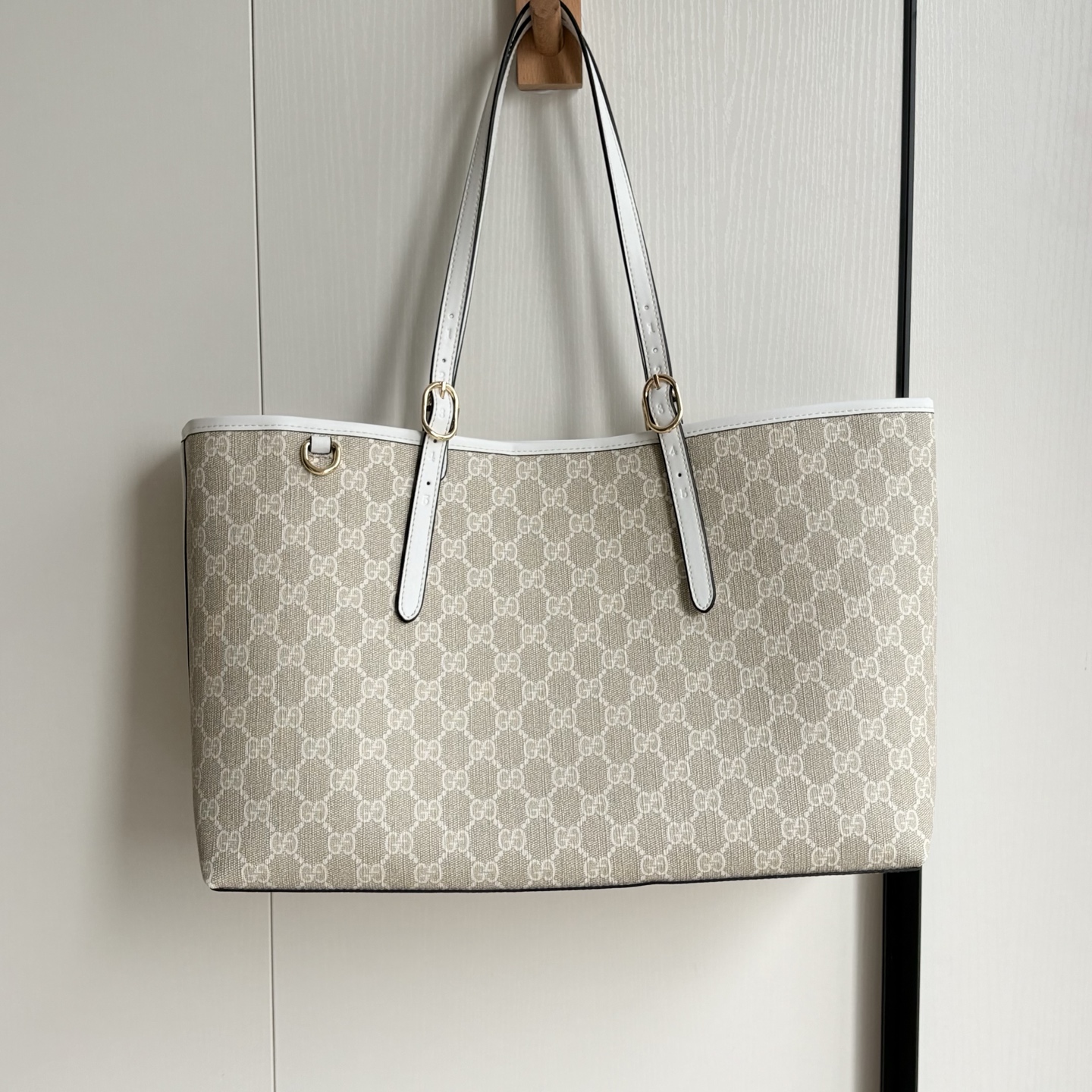 实拍#大号

型号：
尺寸：38x25.5x15cm

这款购物袋GG图案和条纹织带这两种品牌颇有辨识性