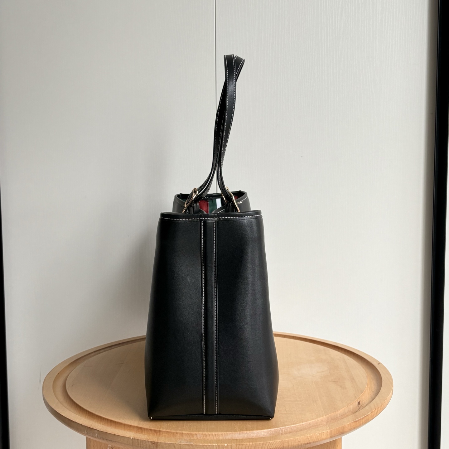 实拍#大号

型号：
尺寸：38x25.5x15cm

这款购物袋GG图案和条纹织带这两种品牌颇有辨识性