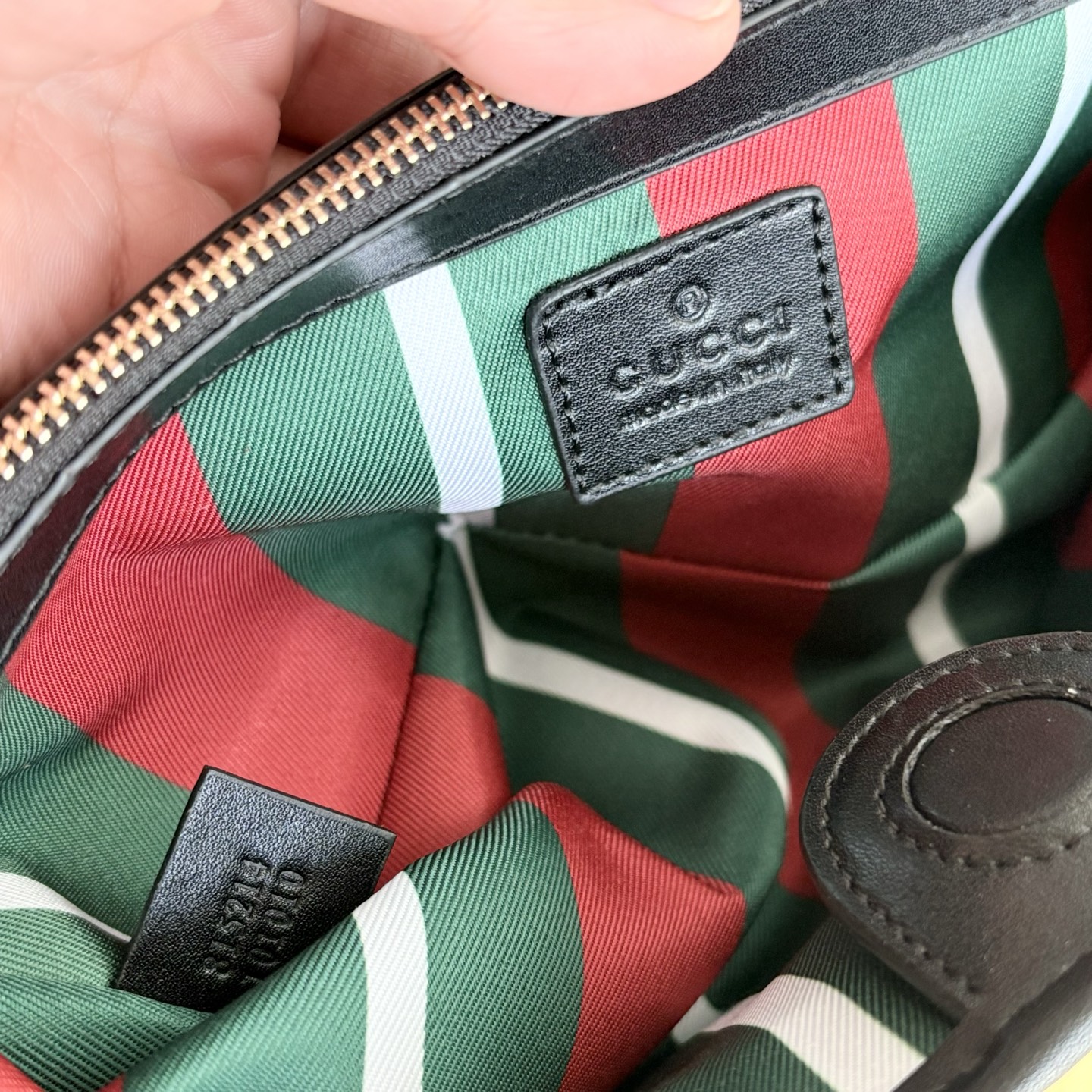 实拍#

型号：
尺寸：31x18.5x11.5cm

这款购物袋GG图案和条纹织带这两种品牌颇有辨识性