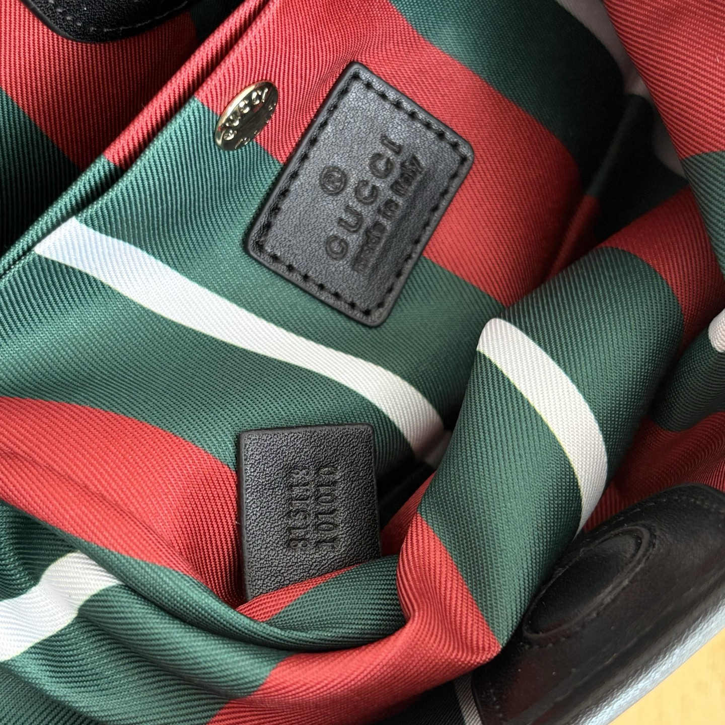 Ophidia ショッピングバッグ GGパターンとストライプデザイン