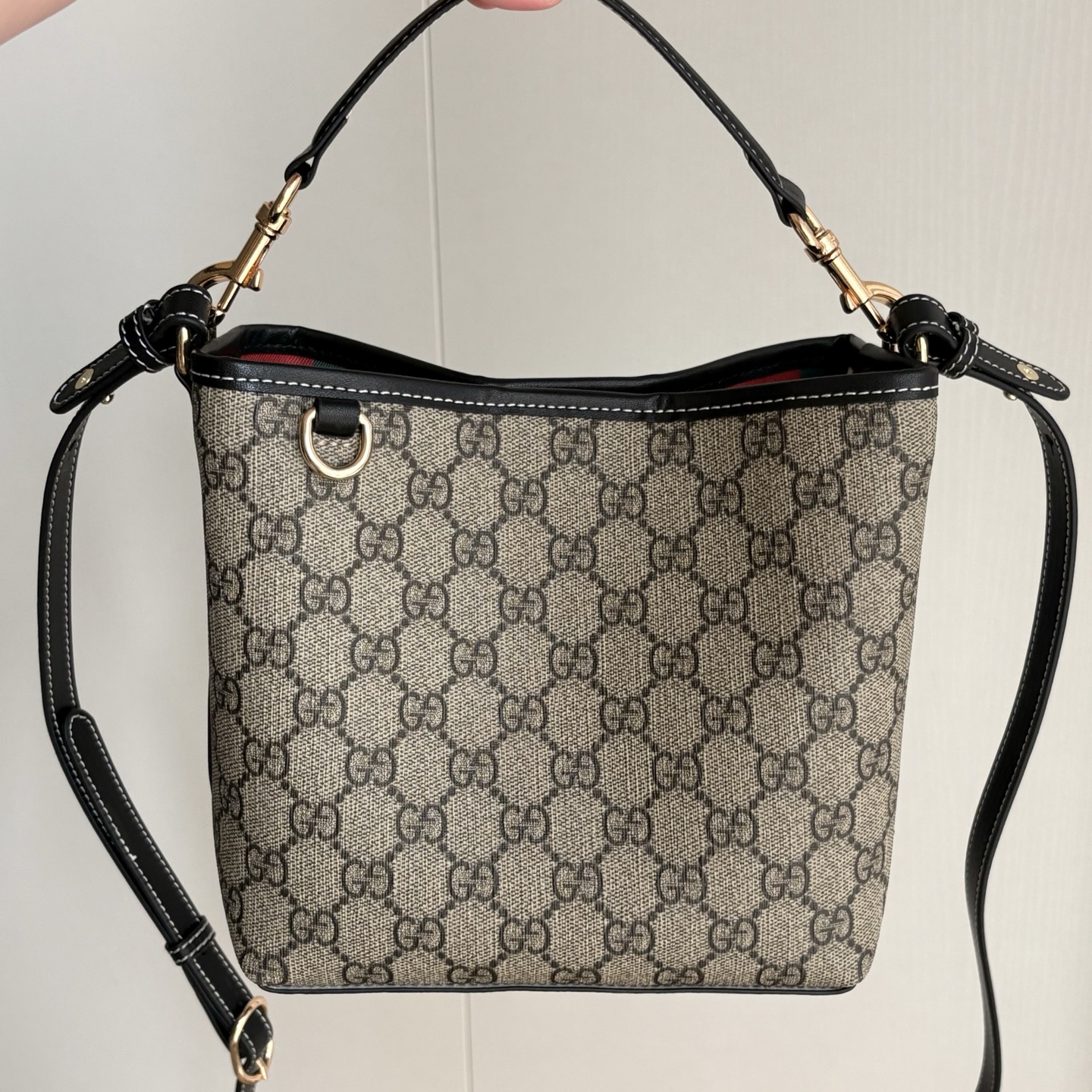 Ophidia ショッピングバッグ GGパターンとストライプデザイン