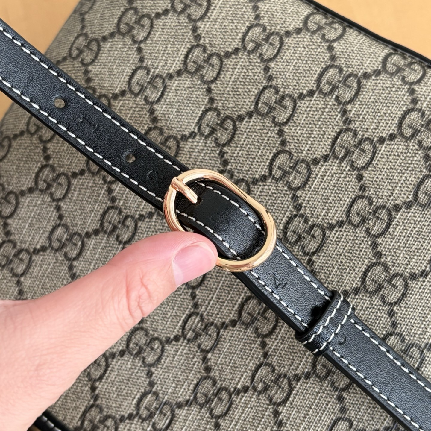 Ophidia ショッピングバッグ GGパターンとストライプデザイン