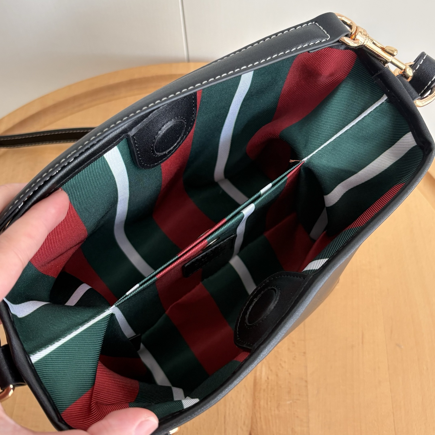 Ophidia ショッピングバッグ GGパターンとストライプデザイン