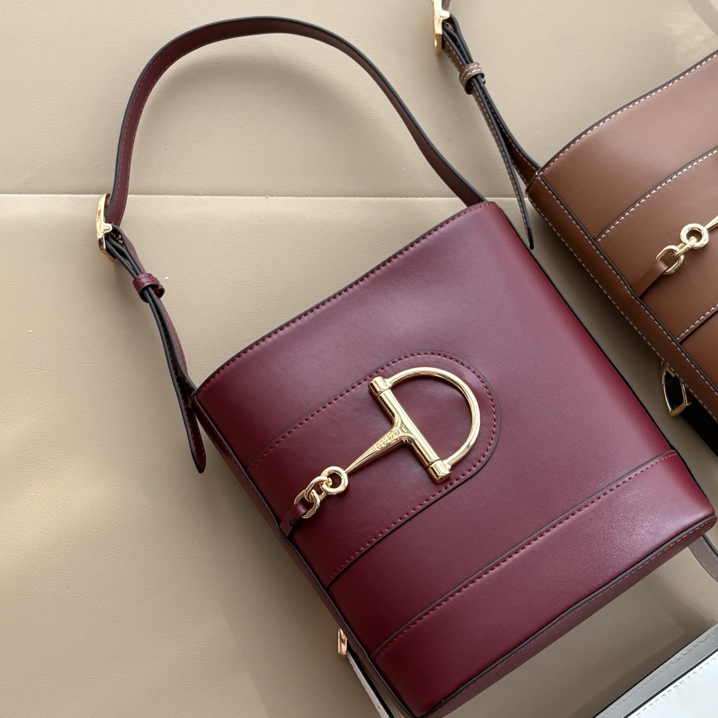 实拍#款号:尺寸:18.5x20x8.5cm在2025春夏系列中Gucci 73系 其系列名同年推出的一