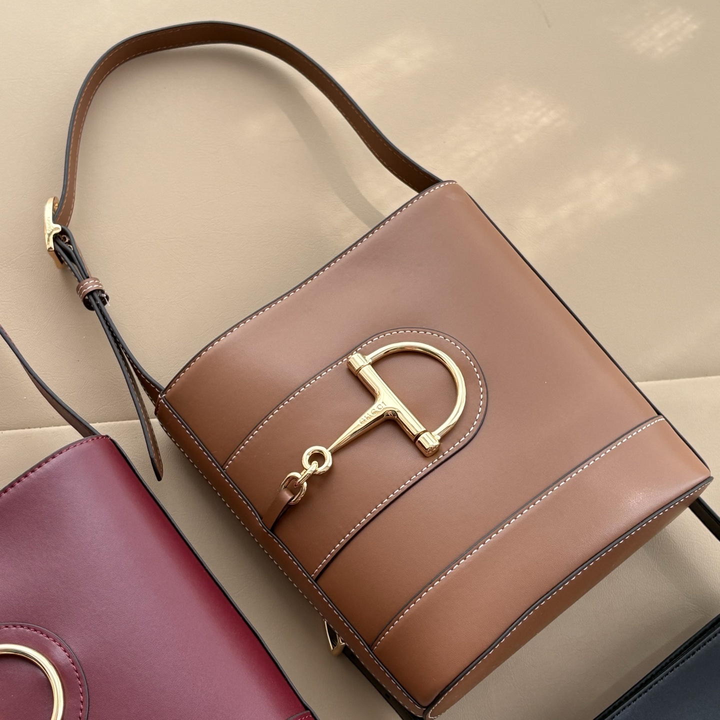实拍#款号:尺寸:18.5x20x8.5cm在2025春夏系列中Gucci 73系 其系列名同年推出的一