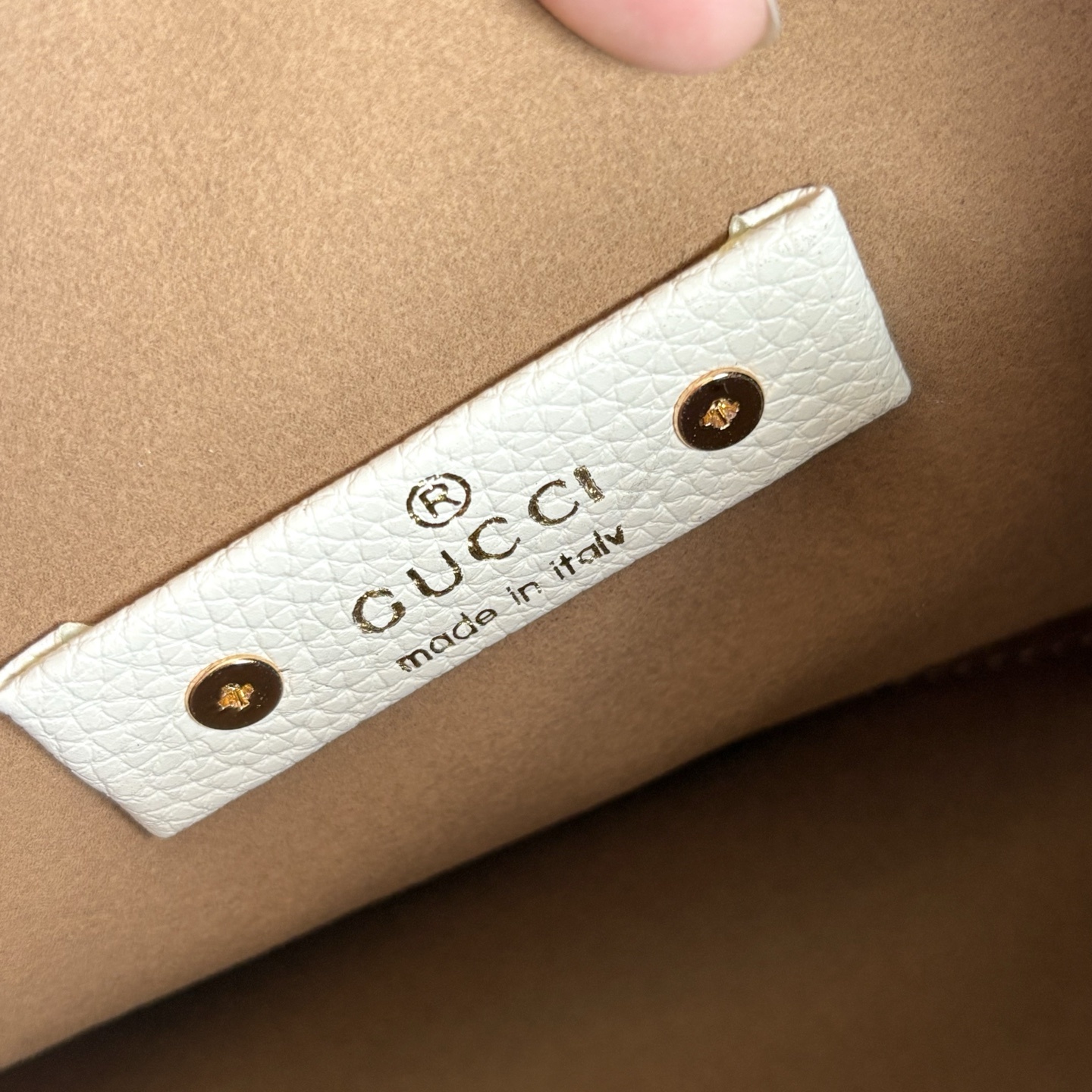 升级版实拍#款号:奶白尺寸:27.5X21X16~Gucci Softbit系列小号肩背包,匠心融蕴半马