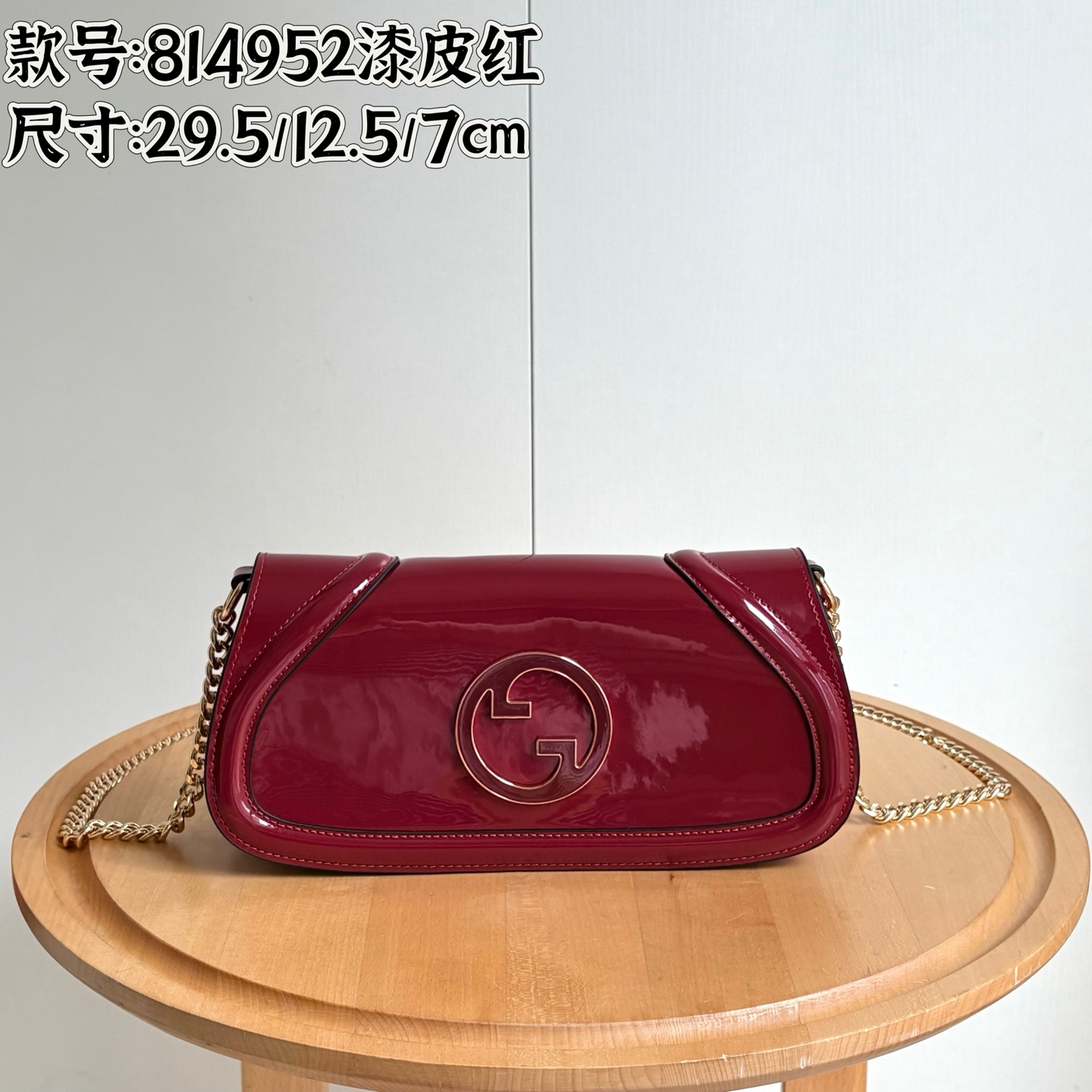 Toma real # Modelo: 814952 Tamaño: 29,5/12,5/7 cm Los nuevos bolsos de la serie Blondie están decorados con el logotipo…