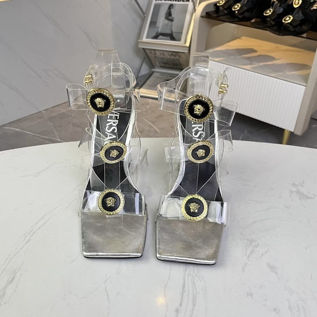 NO:929273,Size 35-42, Versace's new square toe thick heel sandals, transparent TPU fabric, sheepskin foot pads, heel height 9.5cm, rubber outsole., high heels, versace, sandals, high heels, sheepskin1986090935-42码, 范思哲新款方头粗跟凉鞋,面料透明TPU,垫脚羊皮,跟高9.5cm,橡胶大底.,高跟鞋,versace,sandals,high heels,sheepskin,Women's Shoes