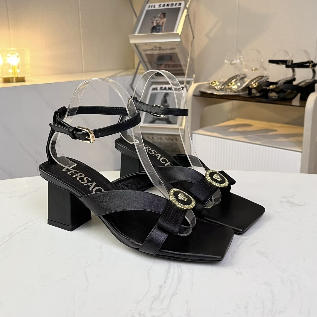 NO:929279,Size 35-42, Versace's new square toe thick heel sandals, made of cowhide, sheepskin lining, heel height 6cm, rubber outsole., high heels, versace, sandals, high heels, cowhide, sheepskin1986090935-42码, 范思哲新款方头粗跟凉鞋,面料牛皮,内里垫脚羊皮,跟高6cm,橡胶大底.,高跟鞋,versace,sandals,high heels,cowhide,sheepskin,Women's Shoes