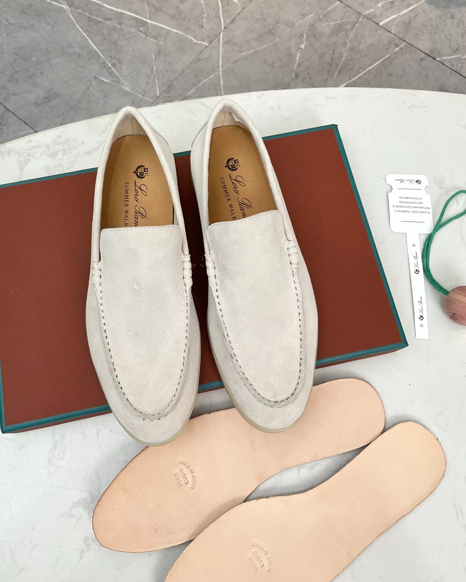 NO:129491,Women 34-40, men 38-46, LORO*PIANAN top classic fashion loafer shoes, flat sole couples four seasons men and women's shoes. Fabric (cashmere), inner (sheepskin), foot pads (cowhide), genuine leather midsole, high quality, lightweight, soft, wear-resistant, anti-slip rubber sole., casual shoes/sports shoes, loro piana, loafers, sneakers, cowhide, sheepskin19860909女34-40、,男 38-46、 LORO*PIANAN顶级经典时尚乐福鞋一脚蹬,平底情侣四季款男女鞋.面料（羊绒）,内里（羊皮）,垫脚（牛皮）,真皮中底,优质轻便柔软耐磨止滑橡胶底.,休闲鞋/运动鞋,loro piana,loafers,sneakers,cowhide,sheepskin,Women's Shoes