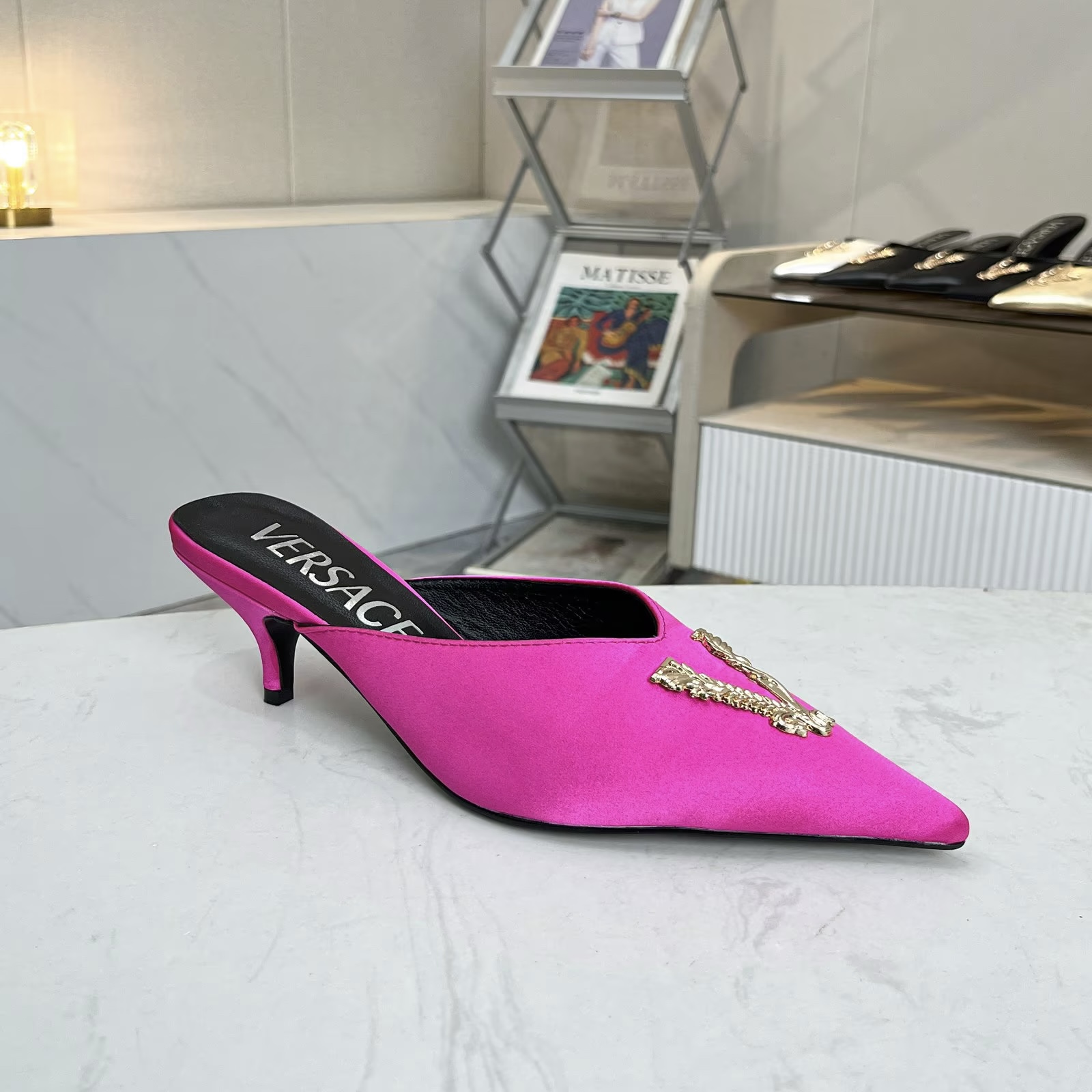 NO:262565,Size 35-42, Versace's new mules, silk fabric, inner footbed sheepskin, rubber outsole, short heels 6cm, high heels 9cm, high heels, sexy and luxurious., high heels, versace, high heels, sheepskin, real silk1986090935-42码, 范思哲新款穆勒鞋,真丝面料,内里垫脚羊皮,橡胶大底,矮跟6cm,高跟9cm,高调时尚,性感奢华.,高跟鞋,versace,high heels,sheepskin,real silk,Women's Shoes