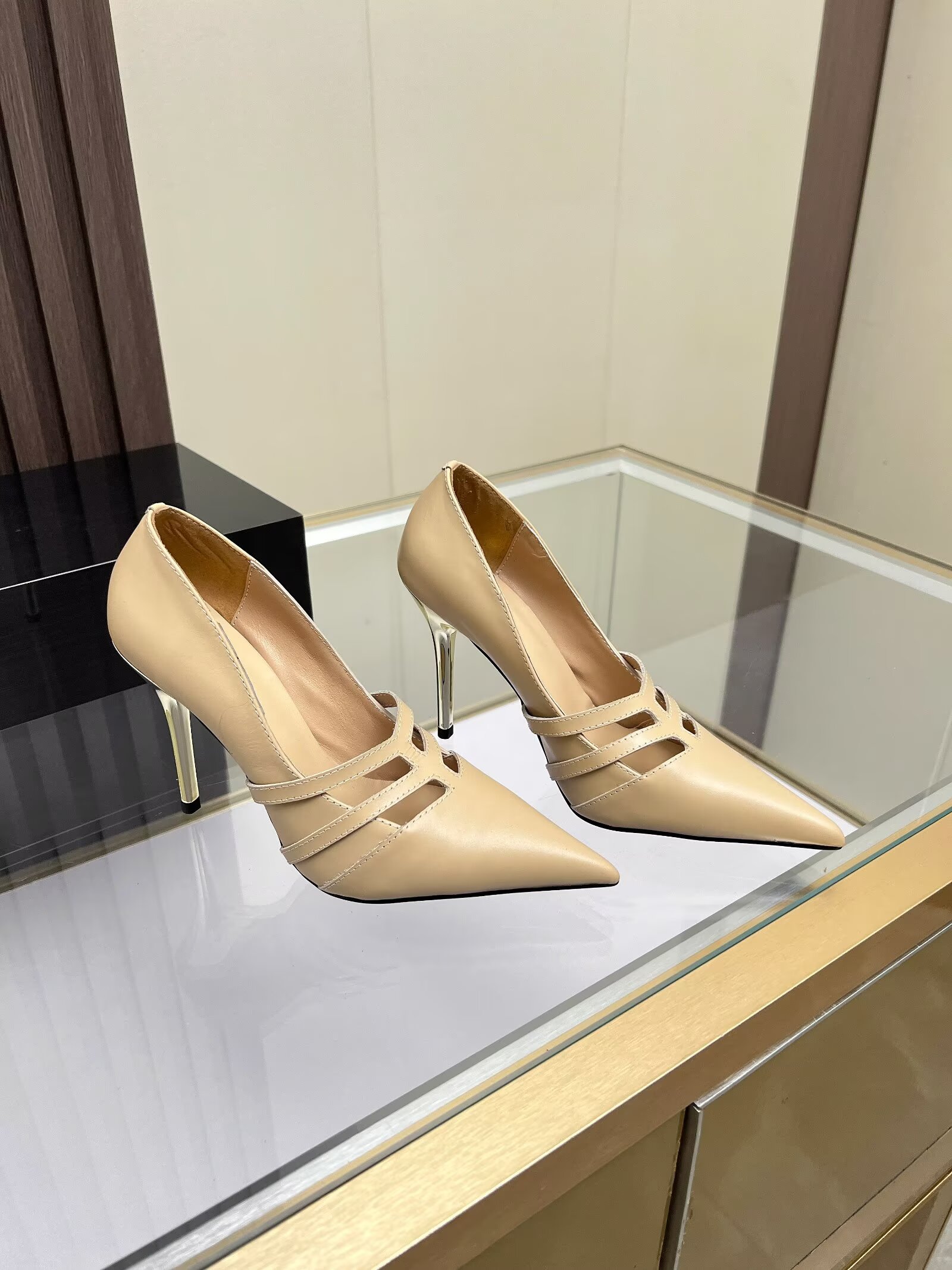 NO:761162,Sizes 35-42, Balmain women's pointed-toe stiletto shoes, made of cowhide, sheepskin lining, rubber outsole, heel height 10.5cm., shoes, balmain, balmain, cowhide, sheepskin1986090935-42码, 巴尔曼BALMAIN女士尖头细高跟单鞋,面料牛皮,内里垫脚羊皮,橡胶大底,跟高10.5cm.,单鞋,balmain,balmain,cowhide,sheepskin,Women's Shoes