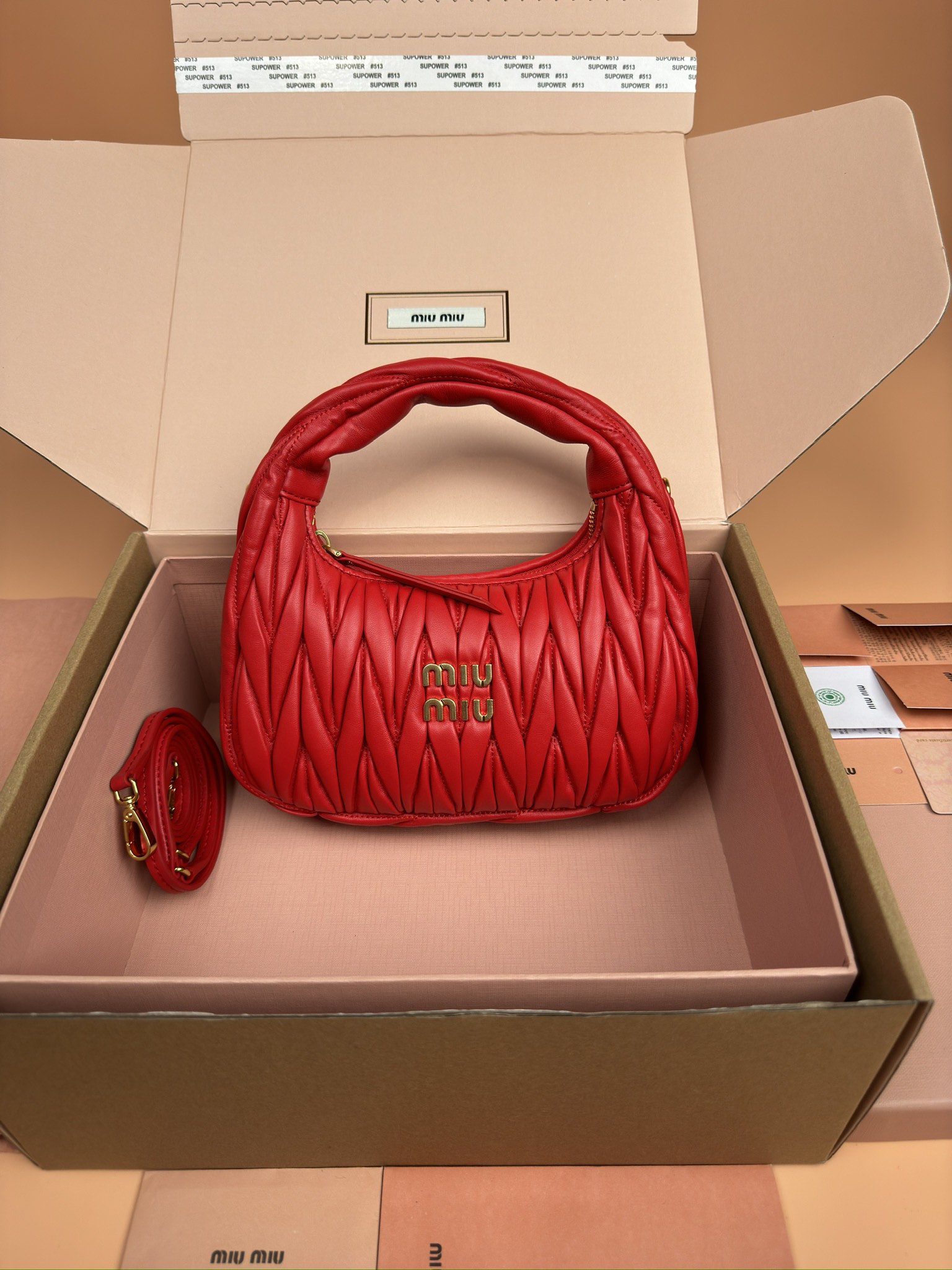 NO:184911,[Original leather of special hardware] Wander Matelasse sheep leather Hobo handbag/crossbody bag ~ 20cm big red sheepskin Wander handbag has become a classic accessories. This mini handbag is made of Matalasse sheepskin, using exquisite craftsmanship to create a three-dimensional effect, showing exquisite elegance. It presents the Hobo bag style, blending retro style and modern elegance, and becomes a new synonym for modern femininity. ~ Gold accessories ~ Zipper closure ~ Metal lettering logo on the front ~ Cotton satin lining Size: W20×H17×D6cm Number_5BC, special Miao Miao, satchels, crossbody bags, sheepskin19860909【特级五金原厂皮】 Wander Matelasse羊皮革Hobo手提包/斜挎包～20cm大红色羊皮 Wander手提包已成经典配饰之.这款迷你手袋选用Matalasse羊皮革打造,运用精湛工艺打造三维立体效果,尽显精致优雅.呈现Hobo包版型,融合复古风情与现代优雅,成为现代女性气质的新代名词. ～金色配件 ～拉链开合 ～正面金属刻字徽标 ～棉质缎面衬里 尺寸:W20×H17×D6cm 編號_5BC,特级缪缪,satchels,crossbody bags,sheepskin,Bag