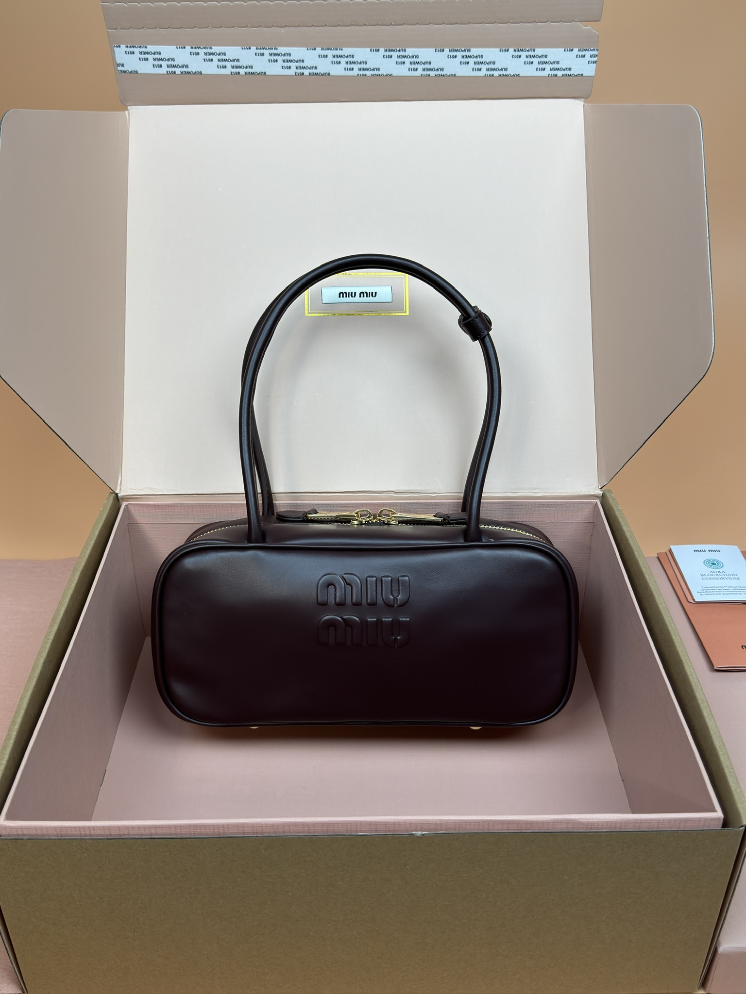 Miu Miu Product _d87qfB8hlUfWQiQrjBnr4aTwED90MQRi0V7mP_g