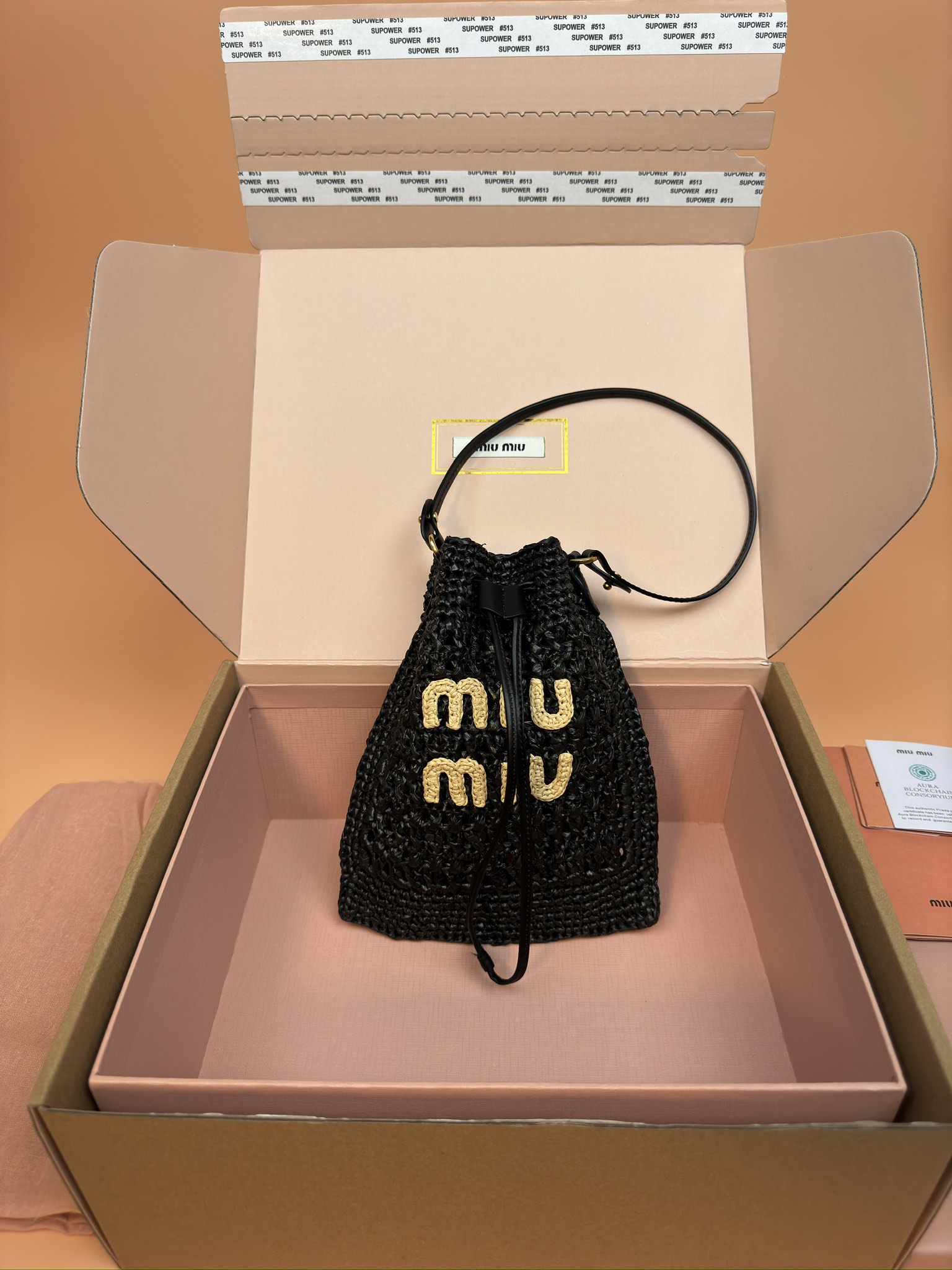 NO:184760,[Excellent hardware original leather] Braided handbag small ~ black This woven handbag is exquisite and exquisite, full of exotic style, the brand logo is eye-catching and recognizable, while the handle and drawstring present a delicate contrast effect. Size: W20×H23cm No._5ND016, Superior Miao Miao19860909【特级五金原厂皮】 编织手袋小号～黑色 这款编织手袋精致考究,充满异域风情,品牌徽标引人注目,非常具有辨识度,而手柄和抽绳则呈现精致的对比效果. 尺寸:W20×H23cm 編號_5ND016,特级缪缪,Bag