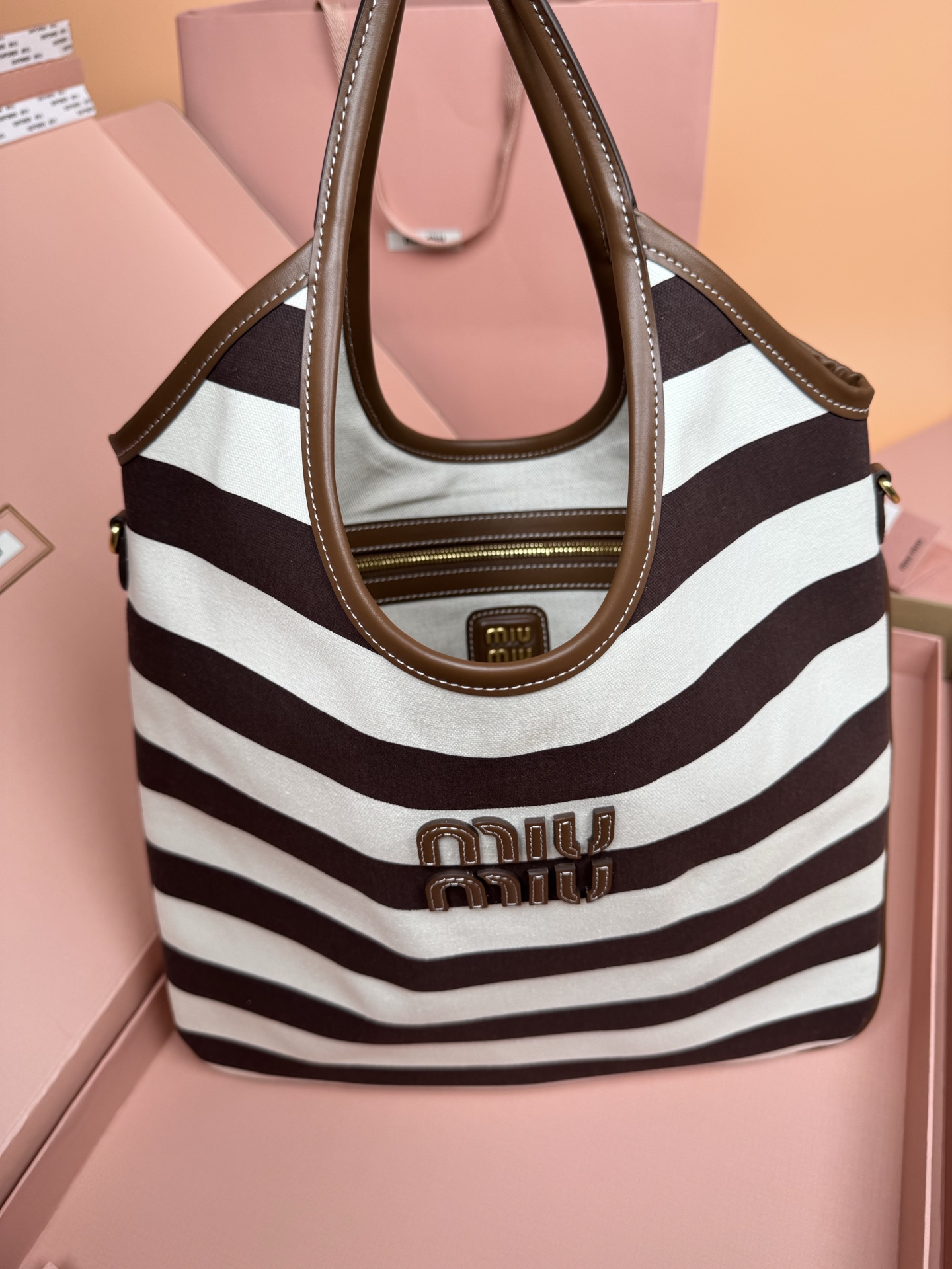 Miu Miu IVY Canvas Tote Bag: Striped Design, Summer Style, and Golden Hardware 5 i1749188633737 6089 0 4