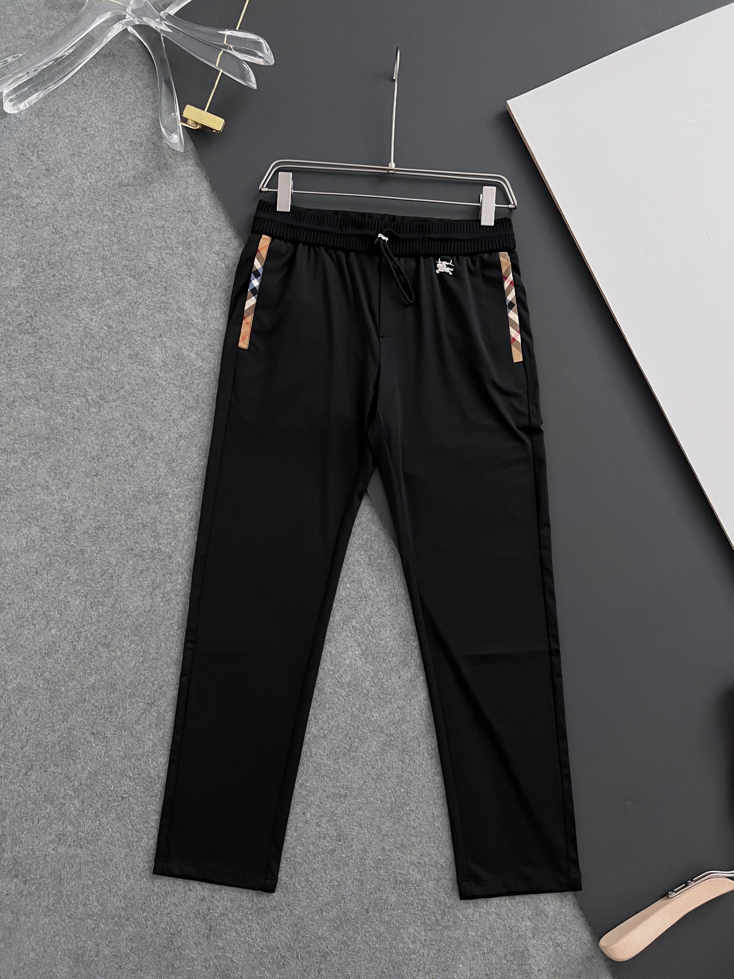 Burberry Clothing Pants & Trousers Black Yellow Splicing Men Cotton Stretch Spring/Summer Collection Fashion Casual