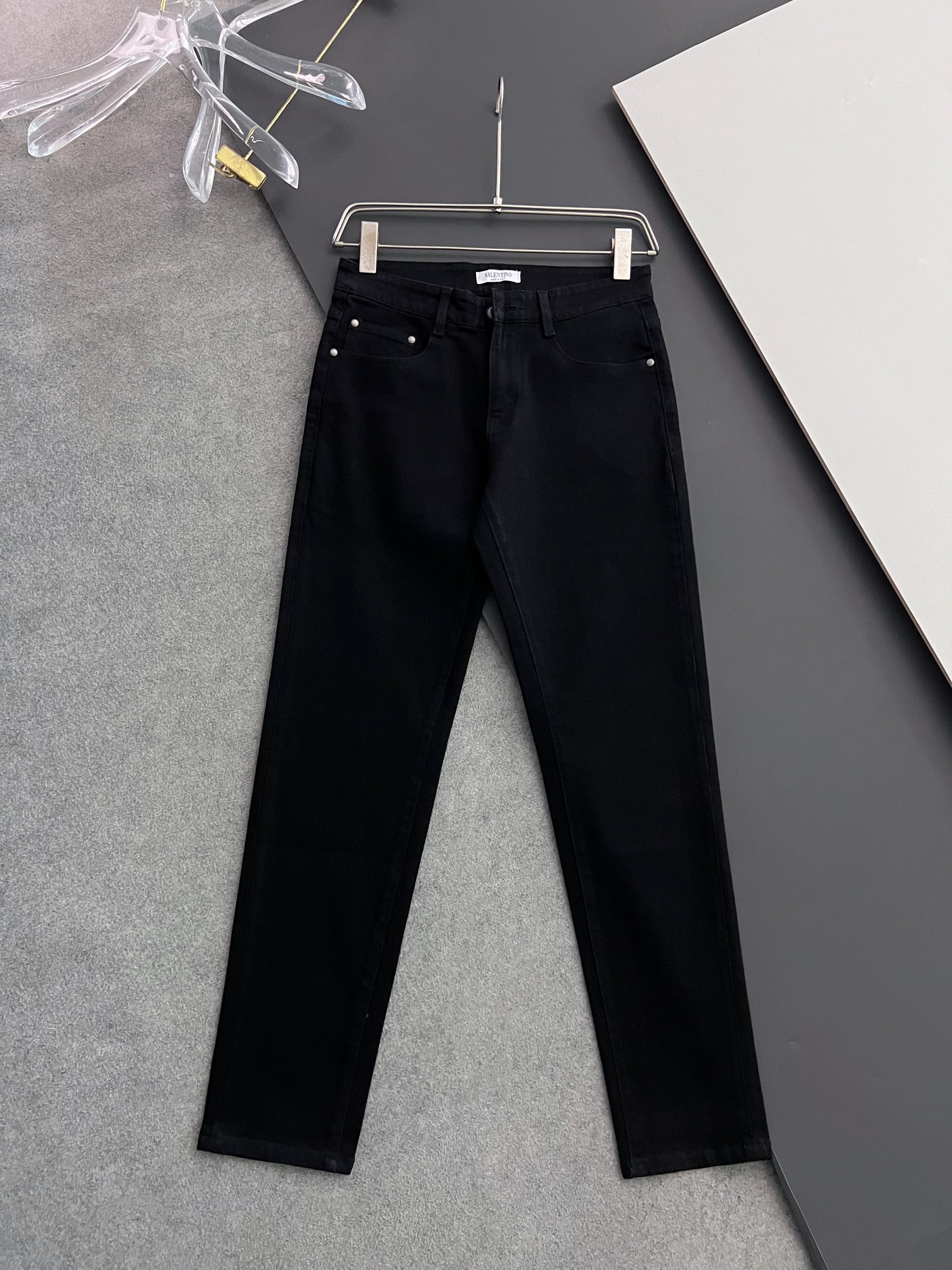 Pantalones vaqueros casual de lavado pesado de calidad original, Valentino*, tela elástica de lavado original importada…