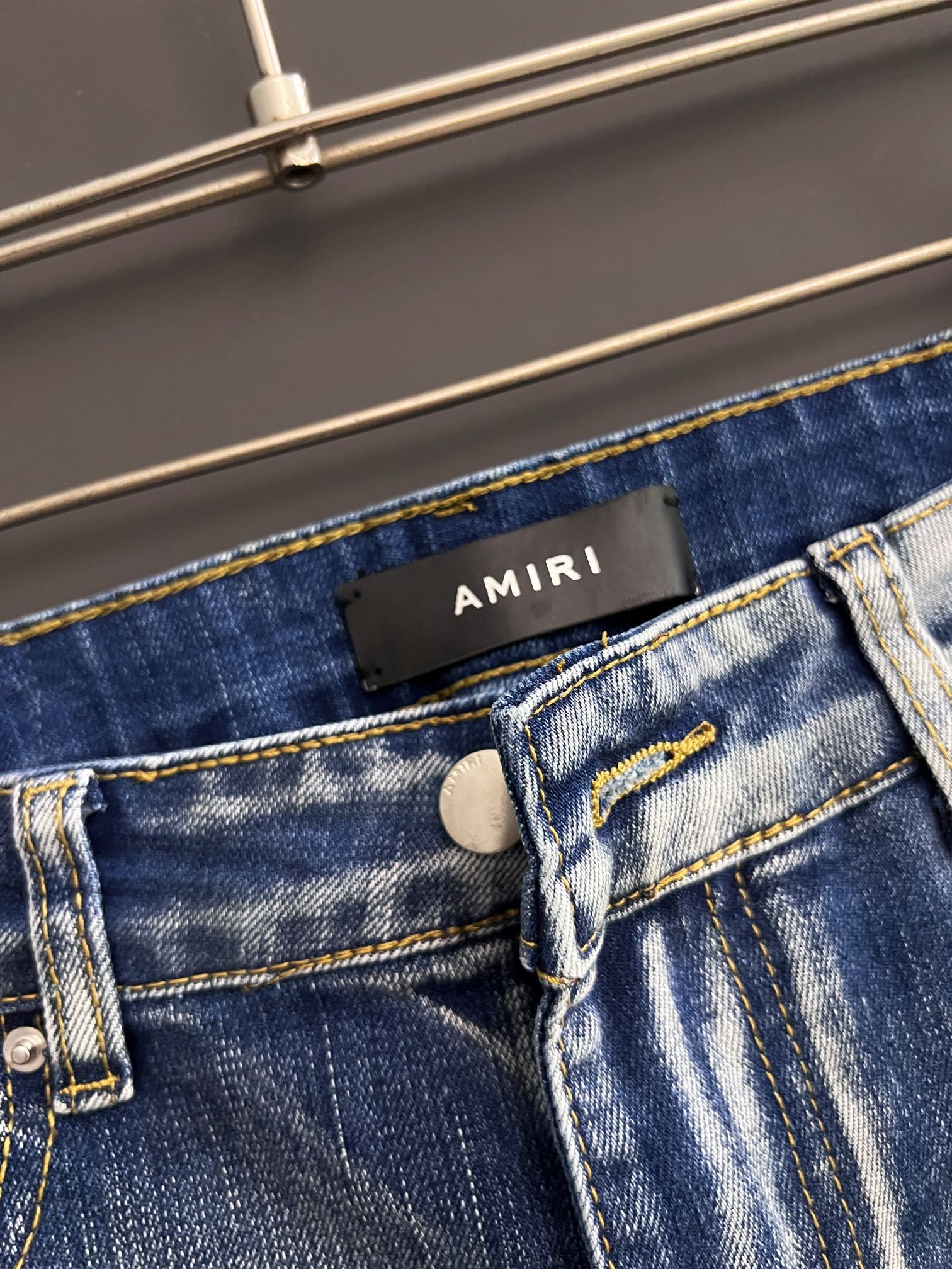  品质元单Amir*、重工水洗休闲牛仔裤，进口原版水洗弹力面料，舒适有弹性，独特设计，版型超正，舒适透气