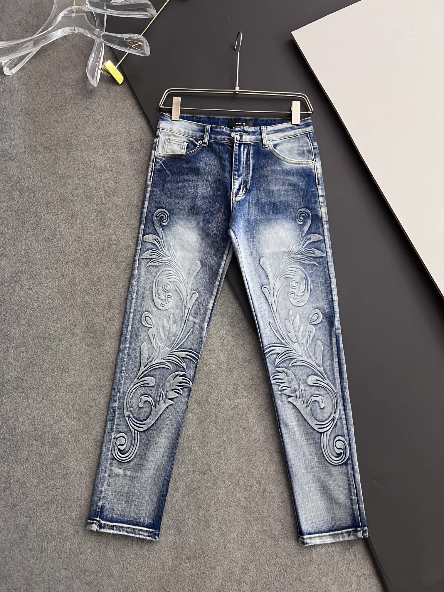  品质元单Amir*、重工水洗休闲牛仔裤，进口原版水洗弹力面料，舒适有弹性，独特设计，版型超正，舒适透气