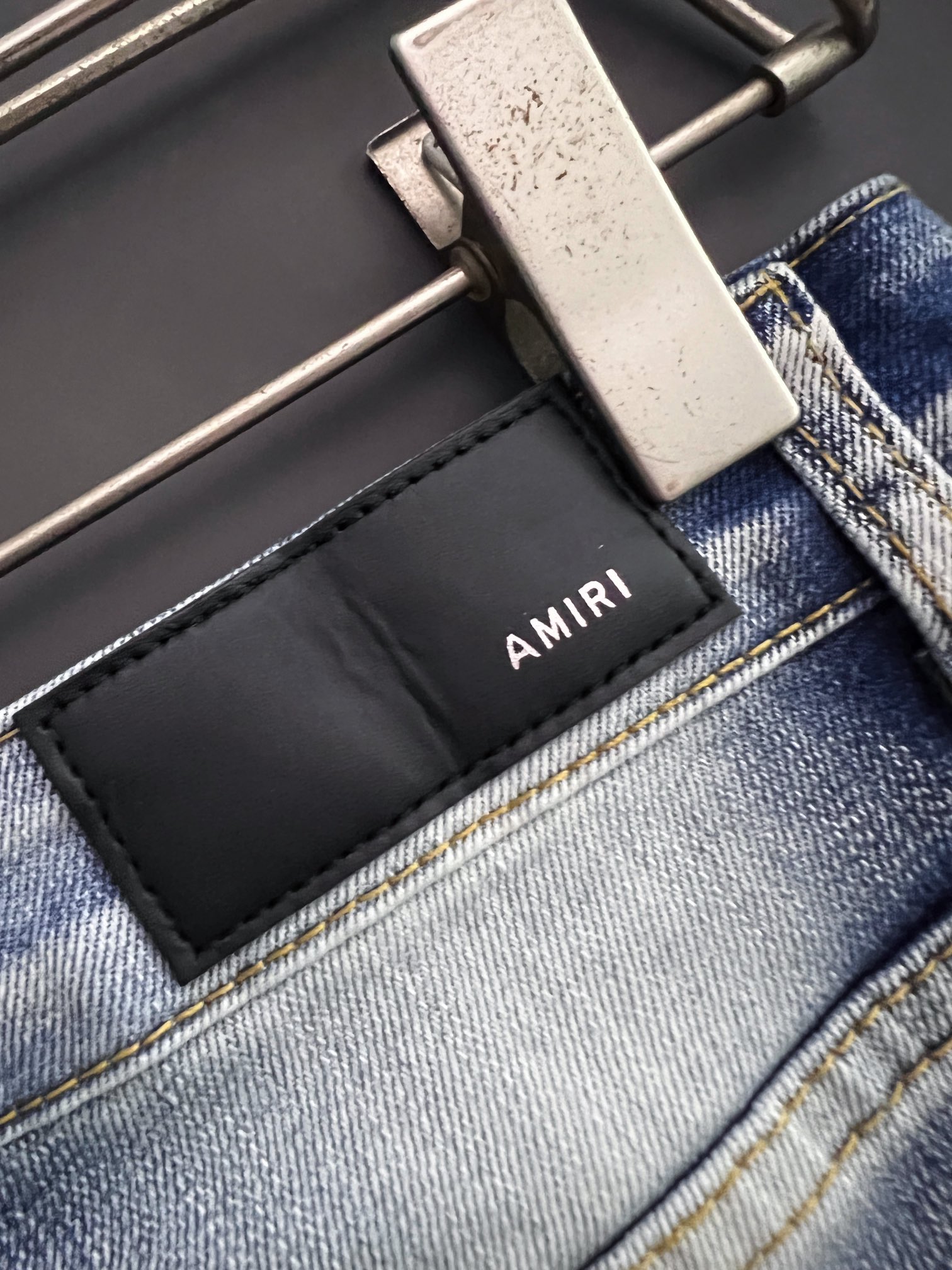  品质元单Amir*、重工水洗休闲牛仔裤，进口原版水洗弹力面料，舒适有弹性，独特设计，版型超正，舒适透气