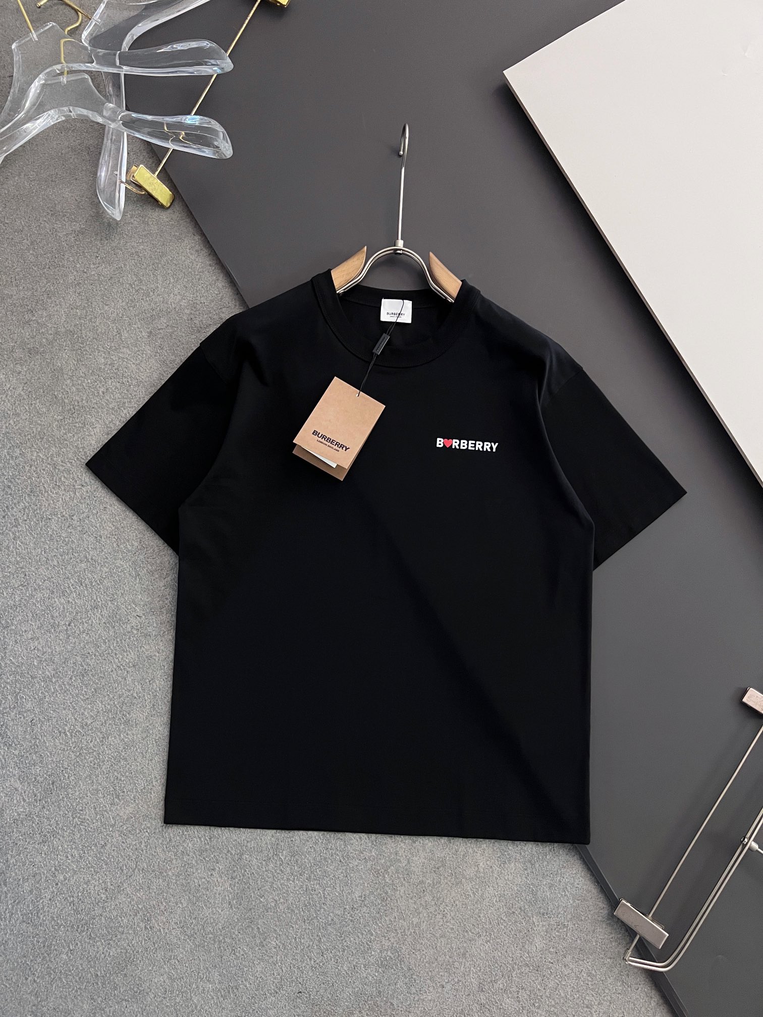 Jeder Designer
 Burberry Kleidung T-Shirt Schwarz Weiß Baumwolle Kurzarm