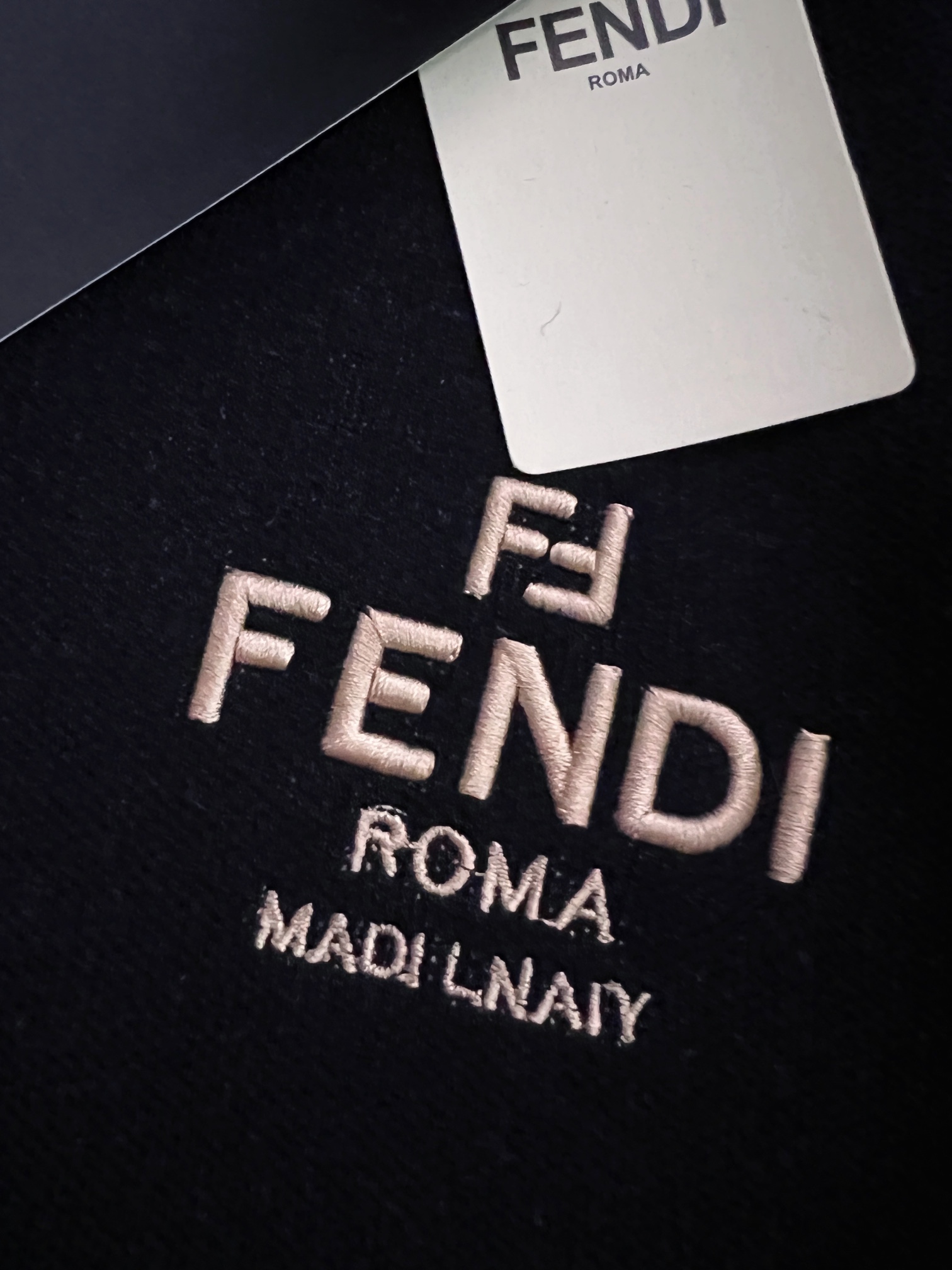 Fend*2024款毛衣秋冬最新款！高品质意大利进口面料高密度针织百搭毛衣内搭衬衫都帅气十足！Logo标