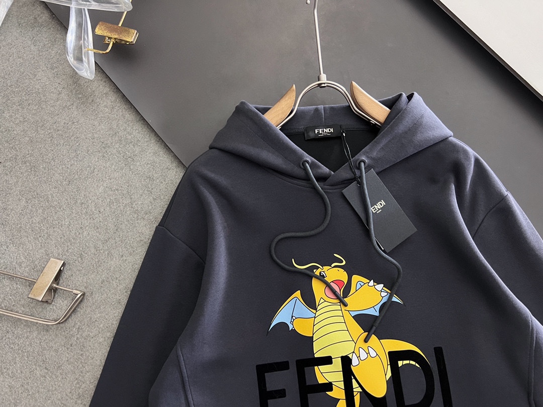 Fend*2024新品火爆铁灰色供应独家高端定制休闲连帽款卫衣侧内嵌式口袋打破传统侧插袋更加时尚定制纯棉