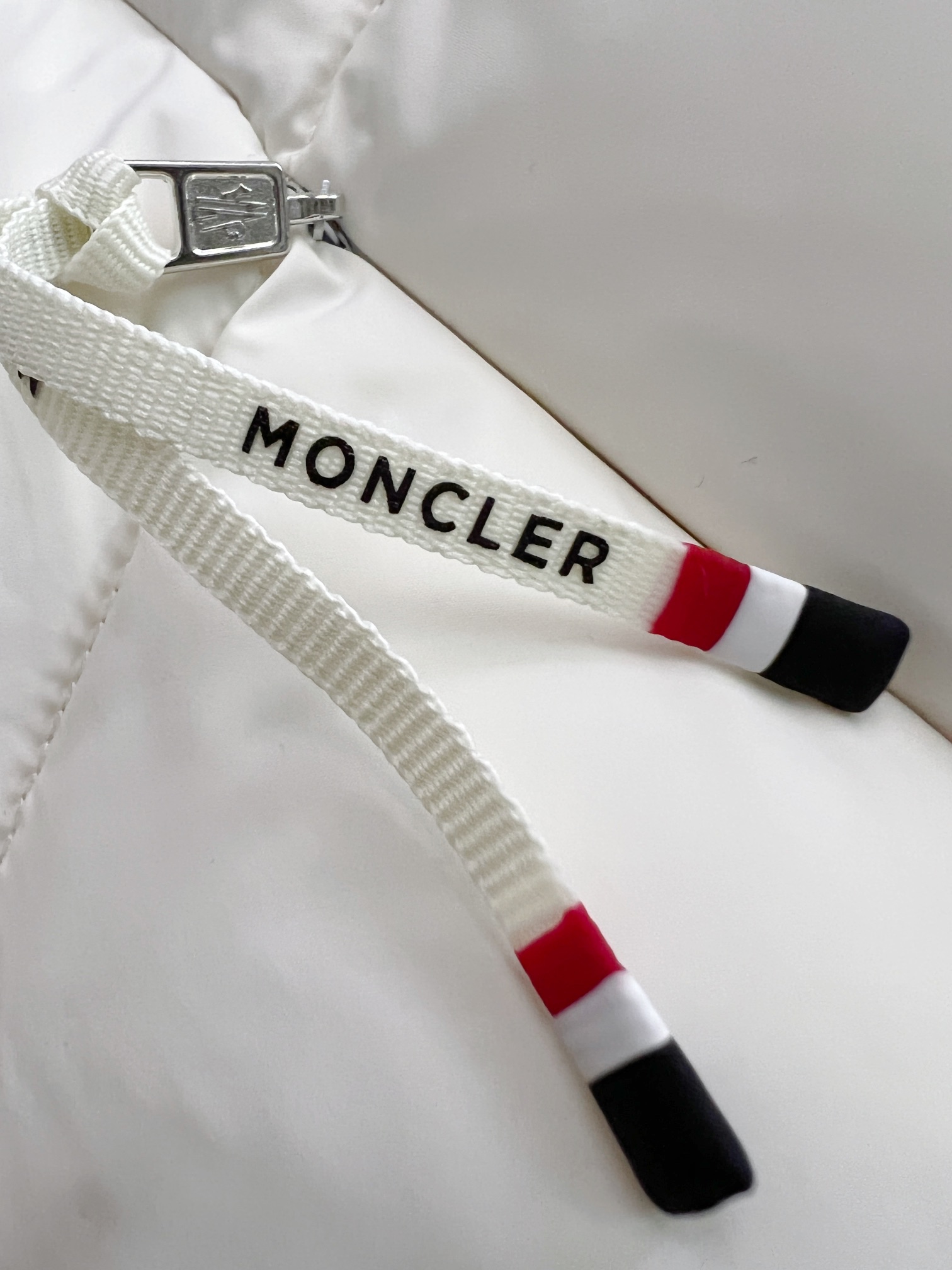 Moncler蒙口鹅绒2024冬季最新品专柜同步有售原单狠货时尚休闲羽绒服外套上身舒适！吸睛而有亮点采用