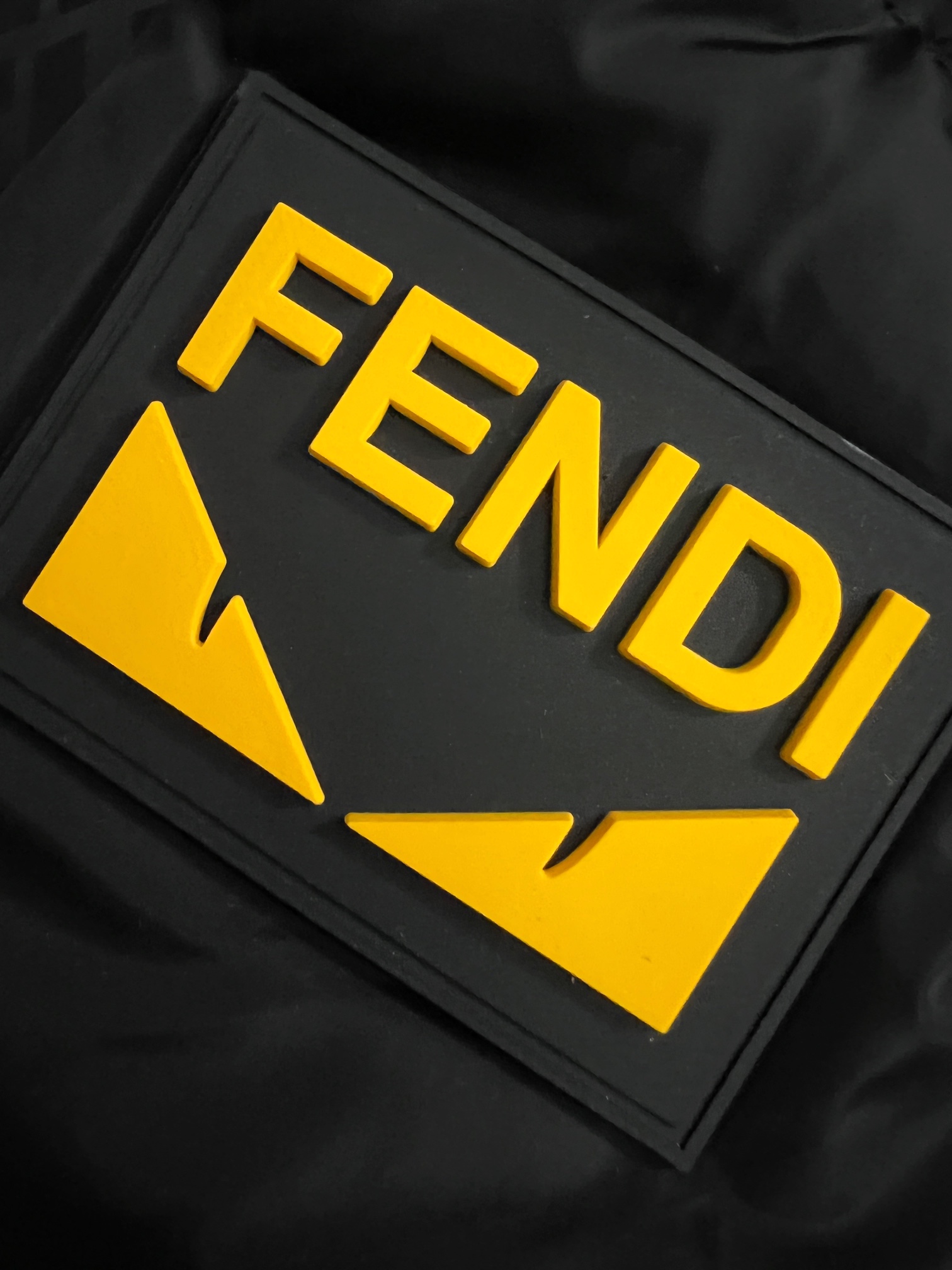 Fend*24秋冬新款羽绒服鹅绒专柜同步发售！原版定制五金辅料！充绒量饱满.三标齐全！材料工艺国标90%